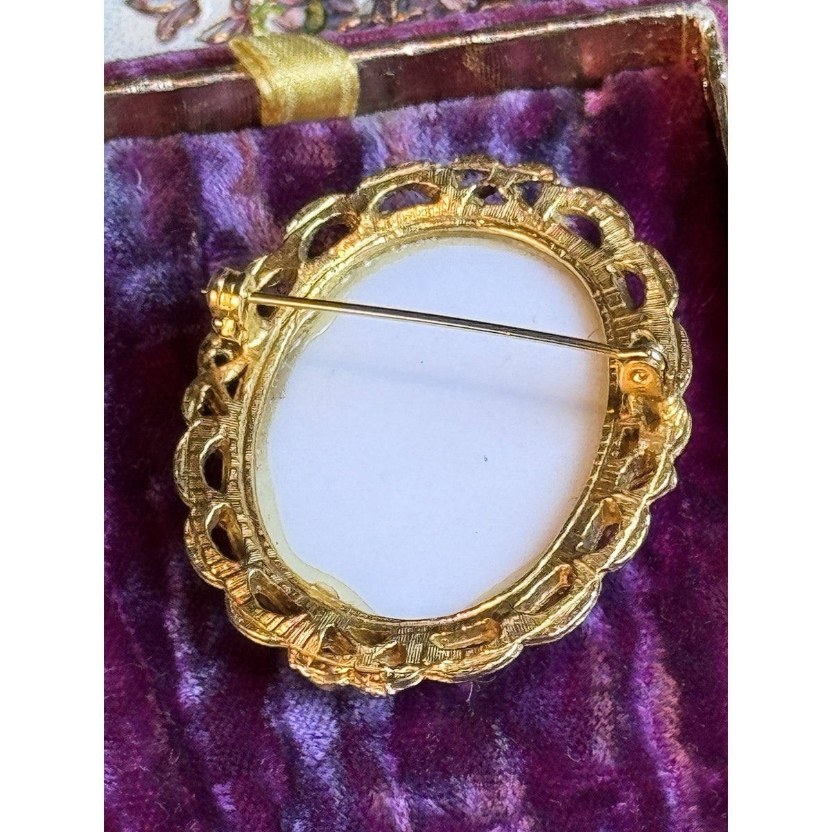 Lady Portrait Brooch VINTAGE Blue Dress Feather Hat Goldtone Oval Frame 2”