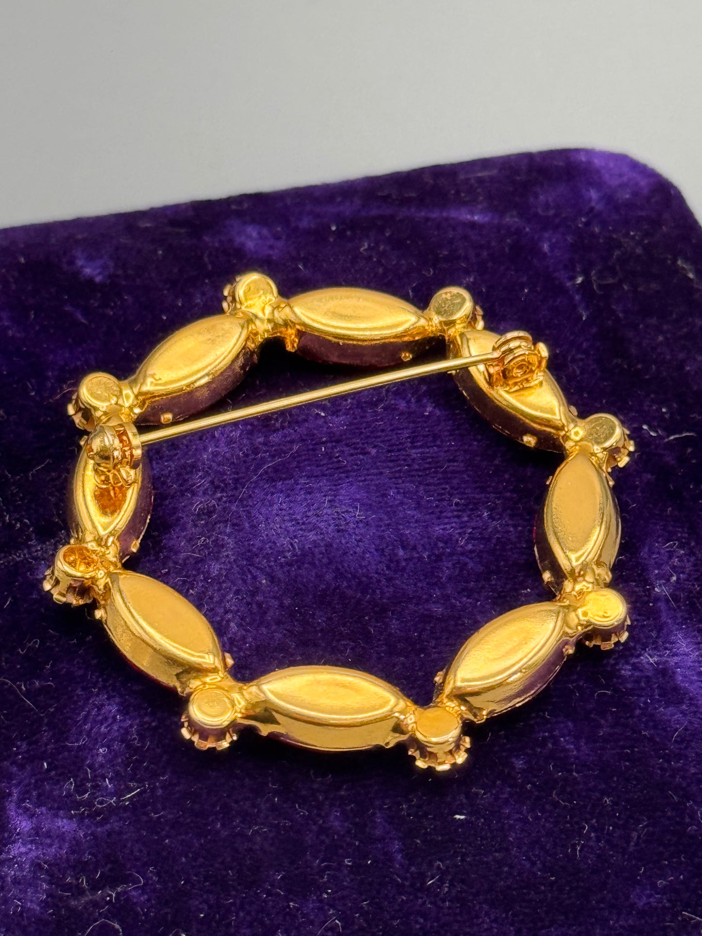 Vintage Circle Brooch Rhinestone Red Clear Goldtone Vintage 2” Scarf Pin