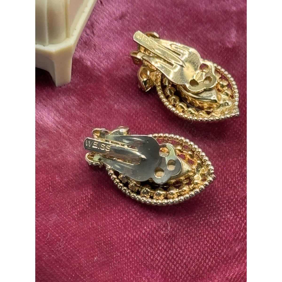 Vintage Weiss Clip On Earrings Green Rhinestone Milk Glass Goldtone 1” x 5/8”
