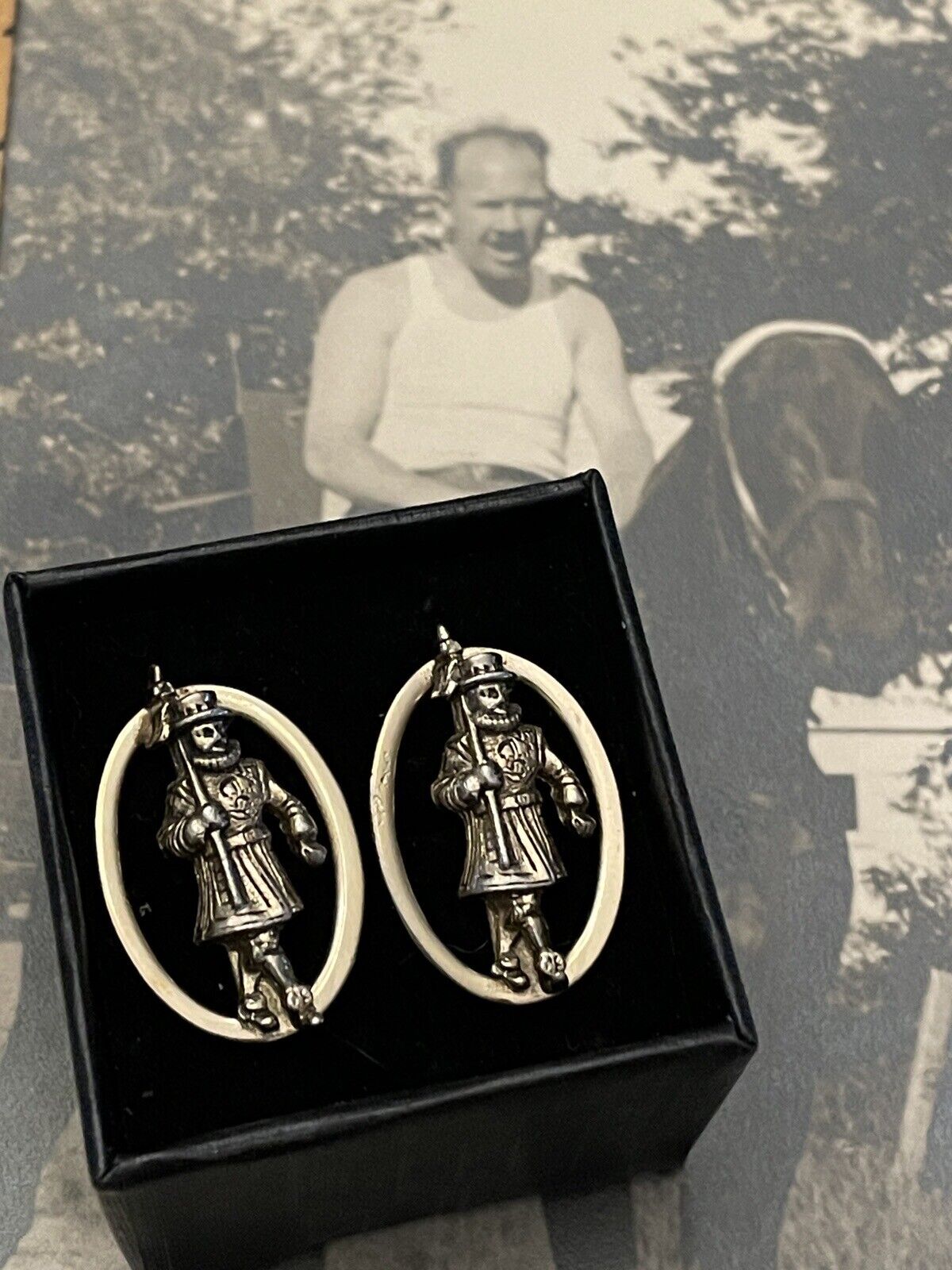 Vintage Beefeater Guards Cufflinks ENGLISH Silver Tone