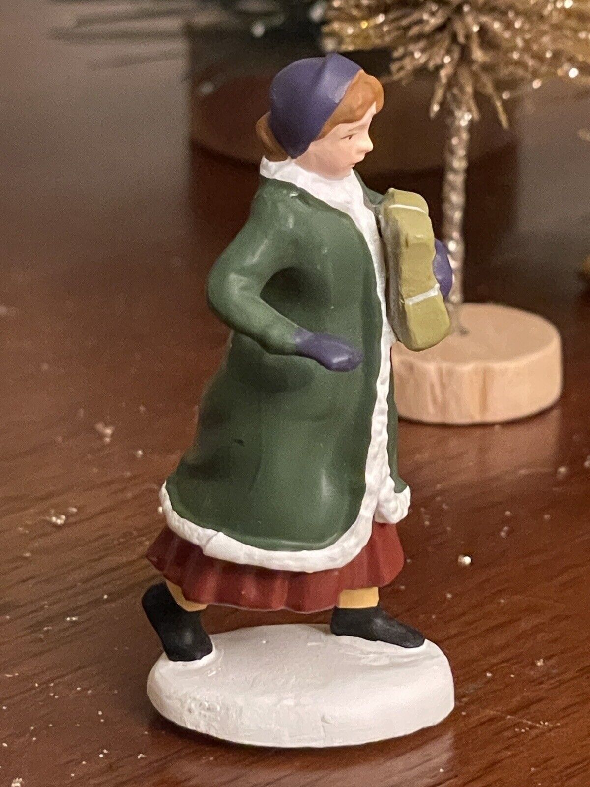 Department 56 All Around The Park 5247-7 Figurine Woman No Box