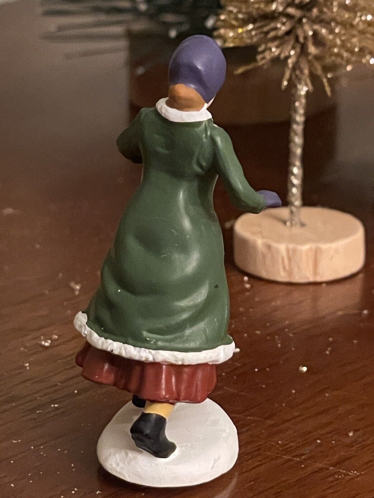 Department 56 All Around The Park 5247-7 Figurine Woman No Box