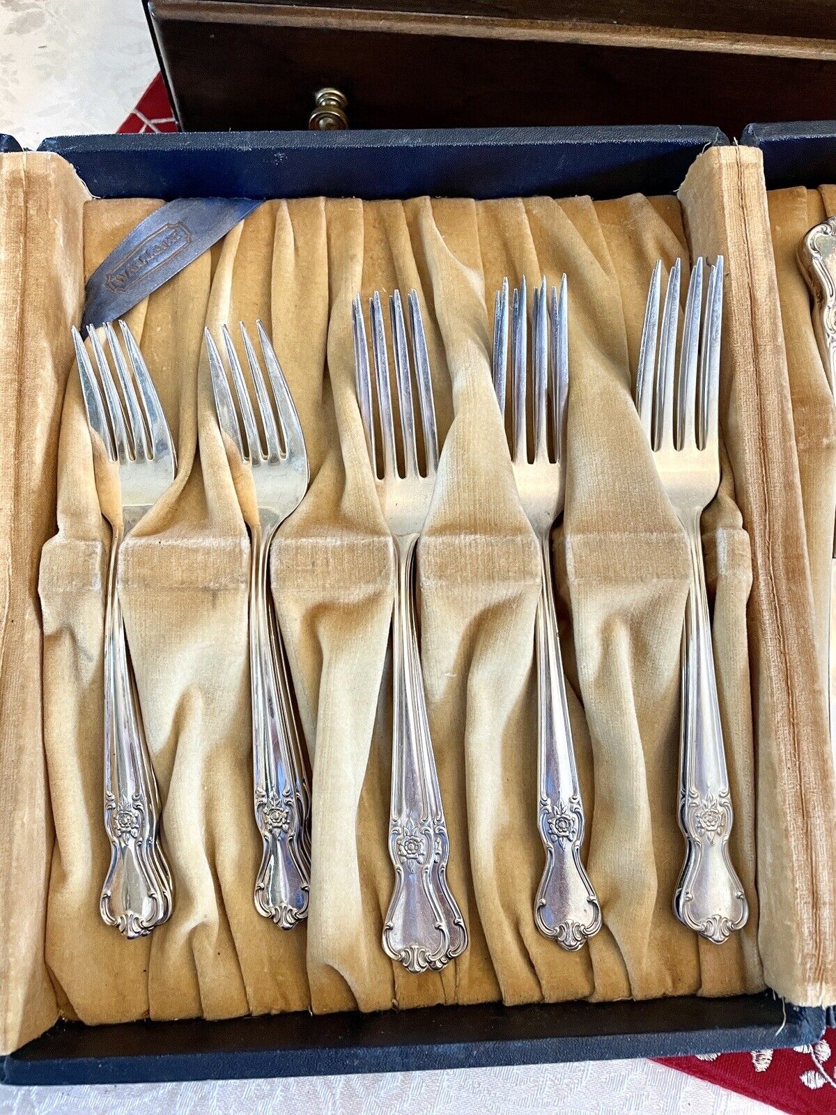 Silverware set for 6 by Old Company Plate “Signature ROSE”6 Dinner Knives, 6 Dinner Forks, 6 Salad Forks