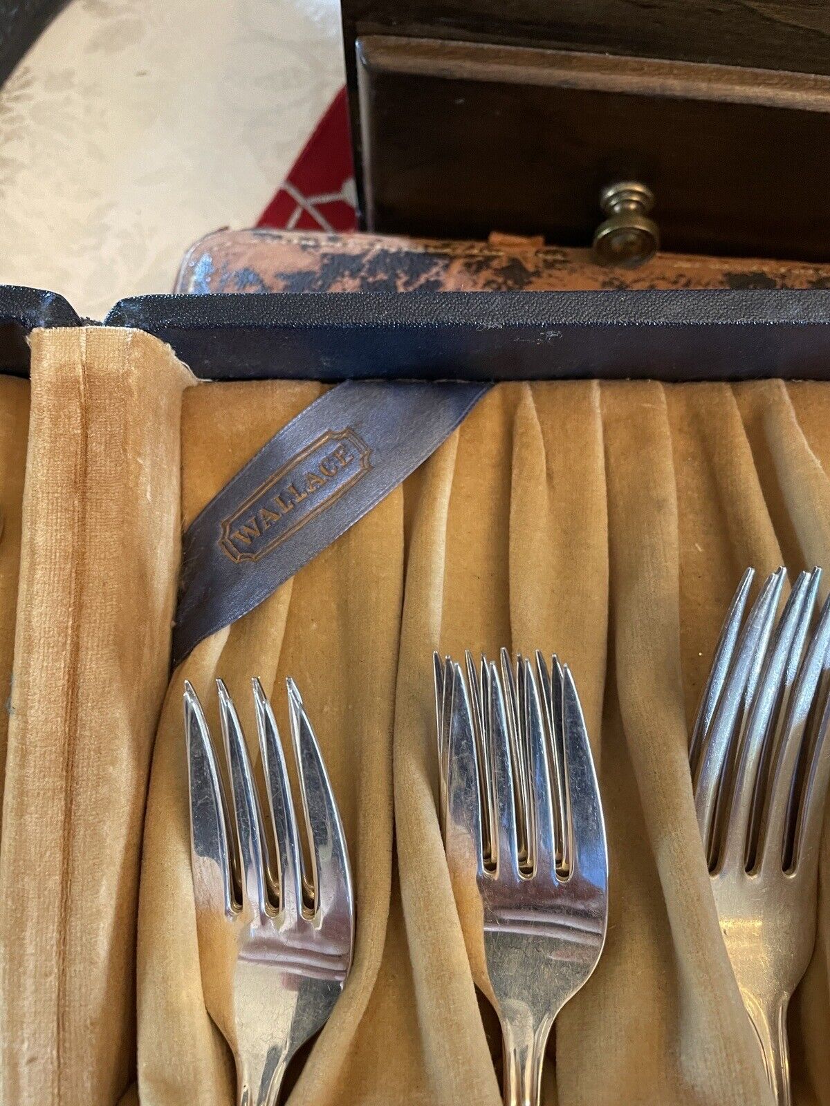 Silverware set for 6 by Old Company Plate “Signature ROSE”6 Dinner Knives, 6 Dinner Forks, 6 Salad Forks