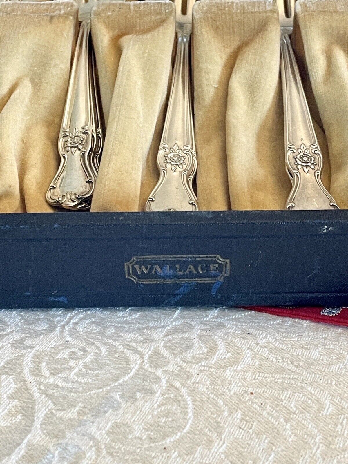 Silverware set for 6 by Old Company Plate “Signature ROSE”6 Dinner Knives, 6 Dinner Forks, 6 Salad Forks