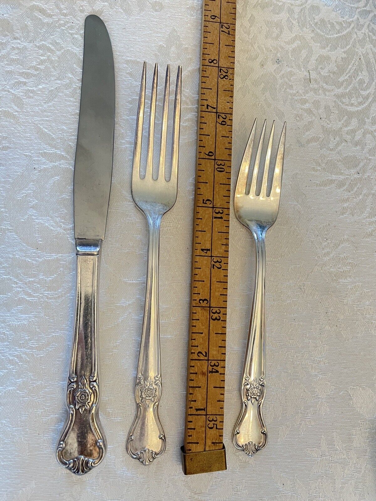 Silverware set for 6 by Old Company Plate “Signature ROSE”6 Dinner Knives, 6 Dinner Forks, 6 Salad Forks