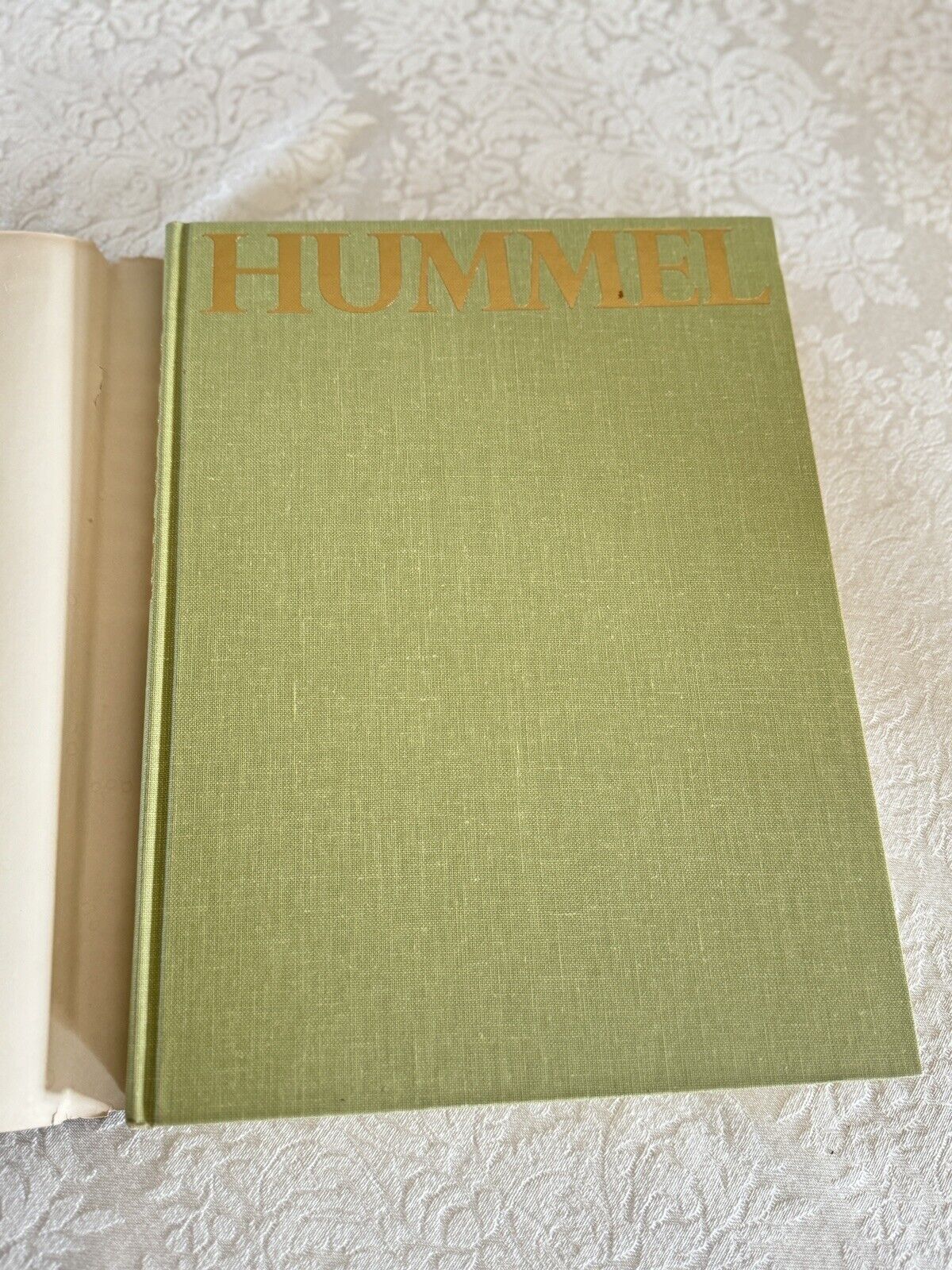 Vintage HUMMEL Book The Complete Collector’s Guide and Illustrated Reference