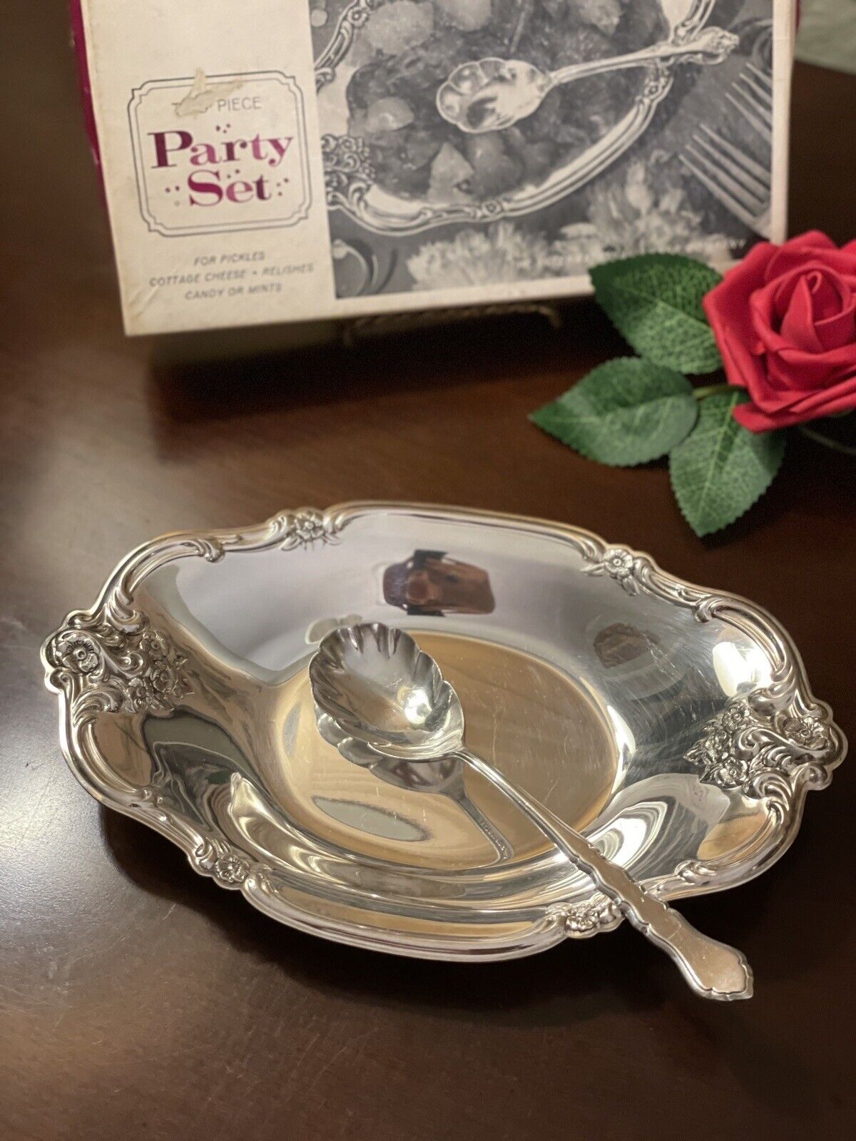 Elegant Orleans 2 Piece Party Set, International DEEPSILVER
