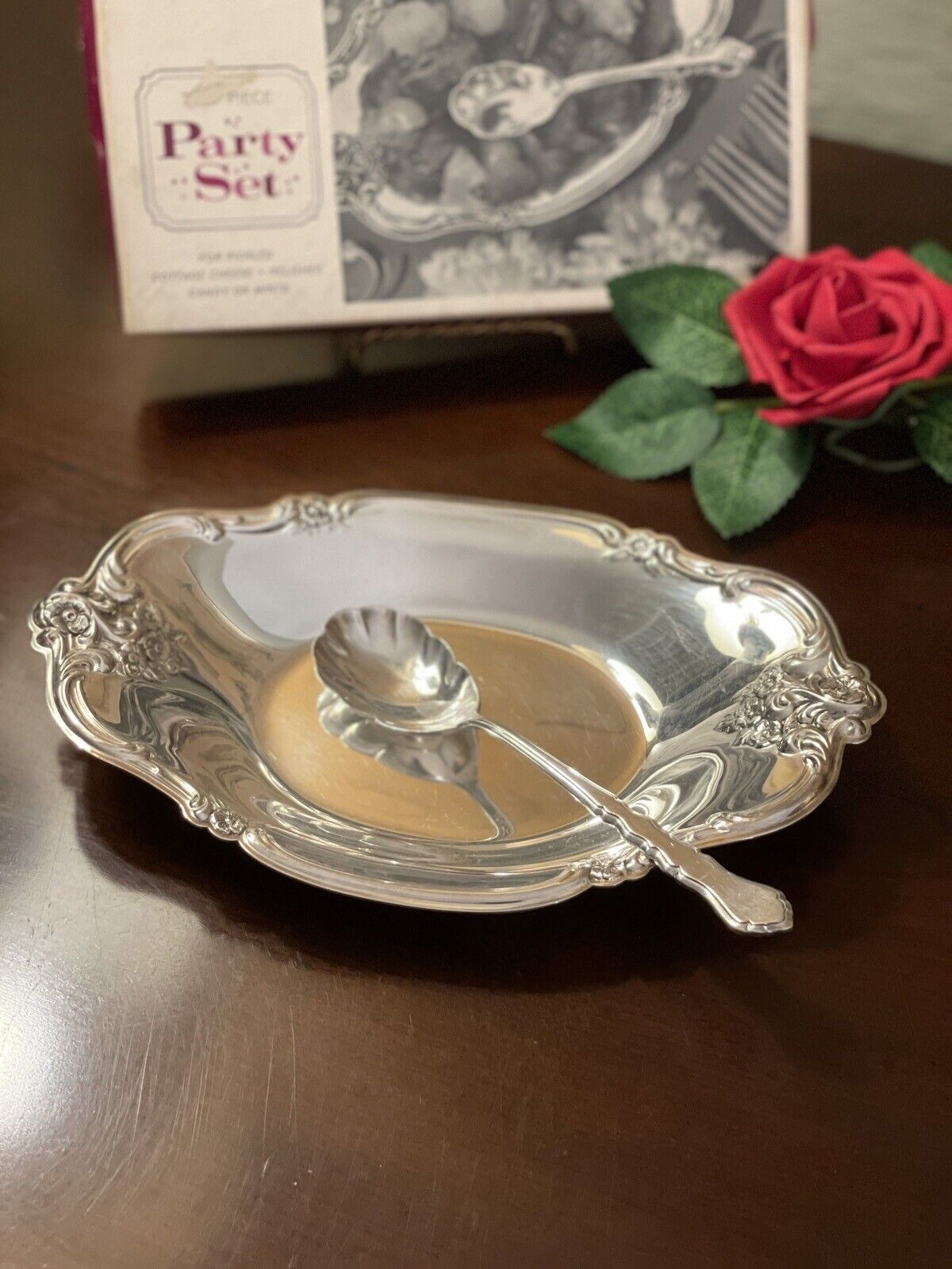 Elegant Orleans 2 Piece Party Set, International DEEPSILVER