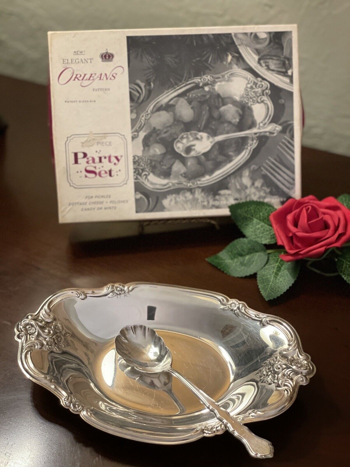 Elegant Orleans 2 Piece Party Set, International DEEPSILVER