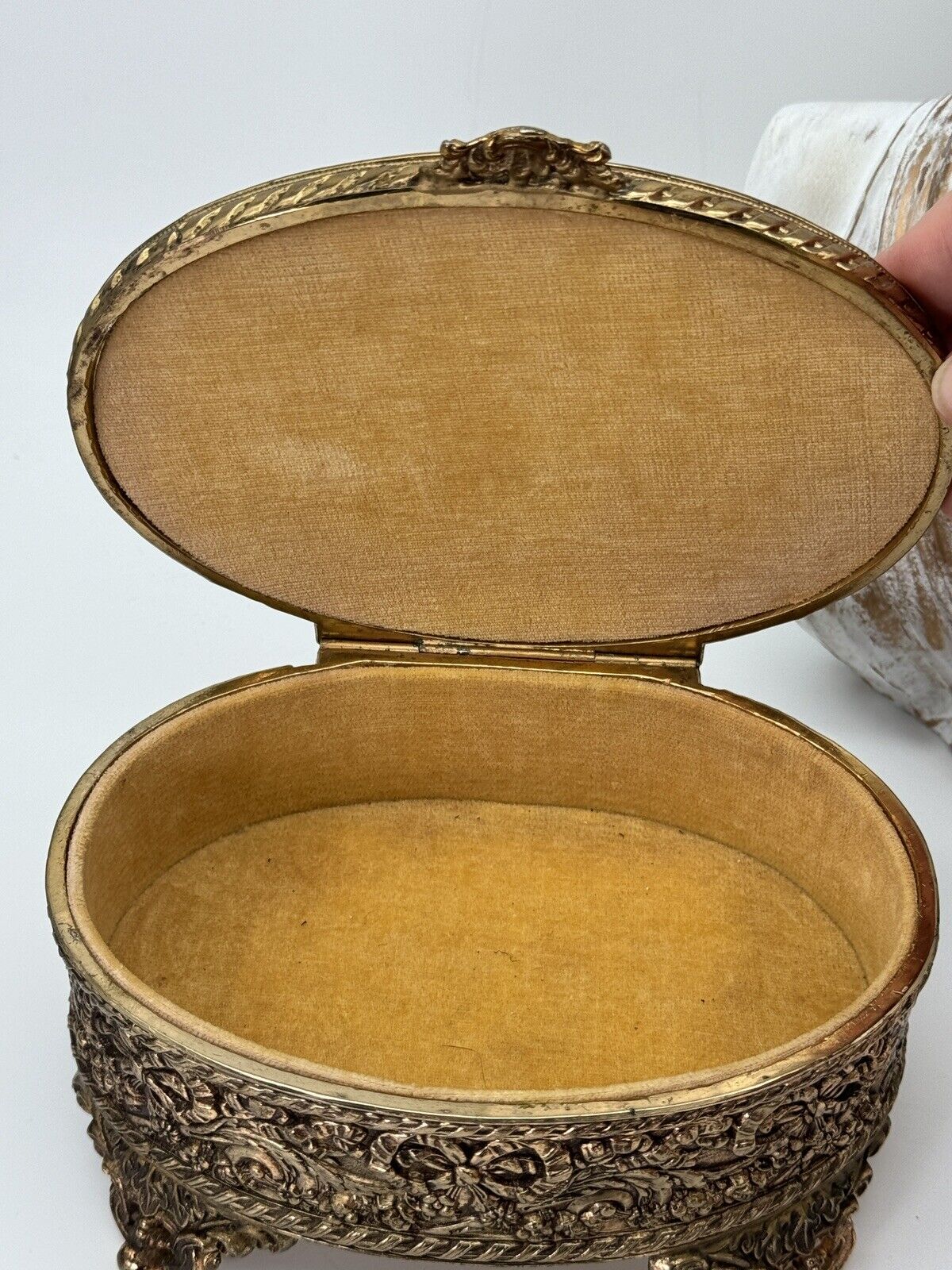Vintage Jewelry Ormolu Casket Lovers Scene Substantial Piece Exquisite Design