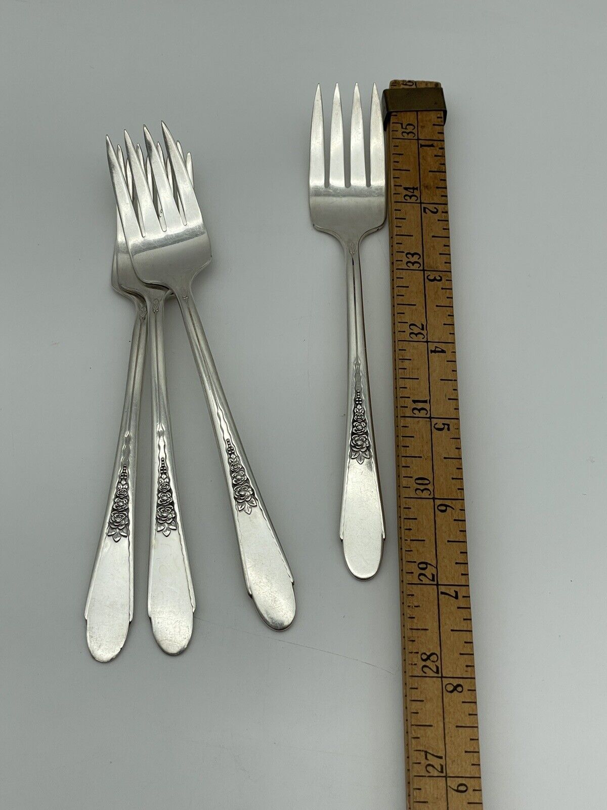 4 *WM Rogers & Son* 1941 PRISCILLA / LADY ANN Salad Forks Silverplate IS