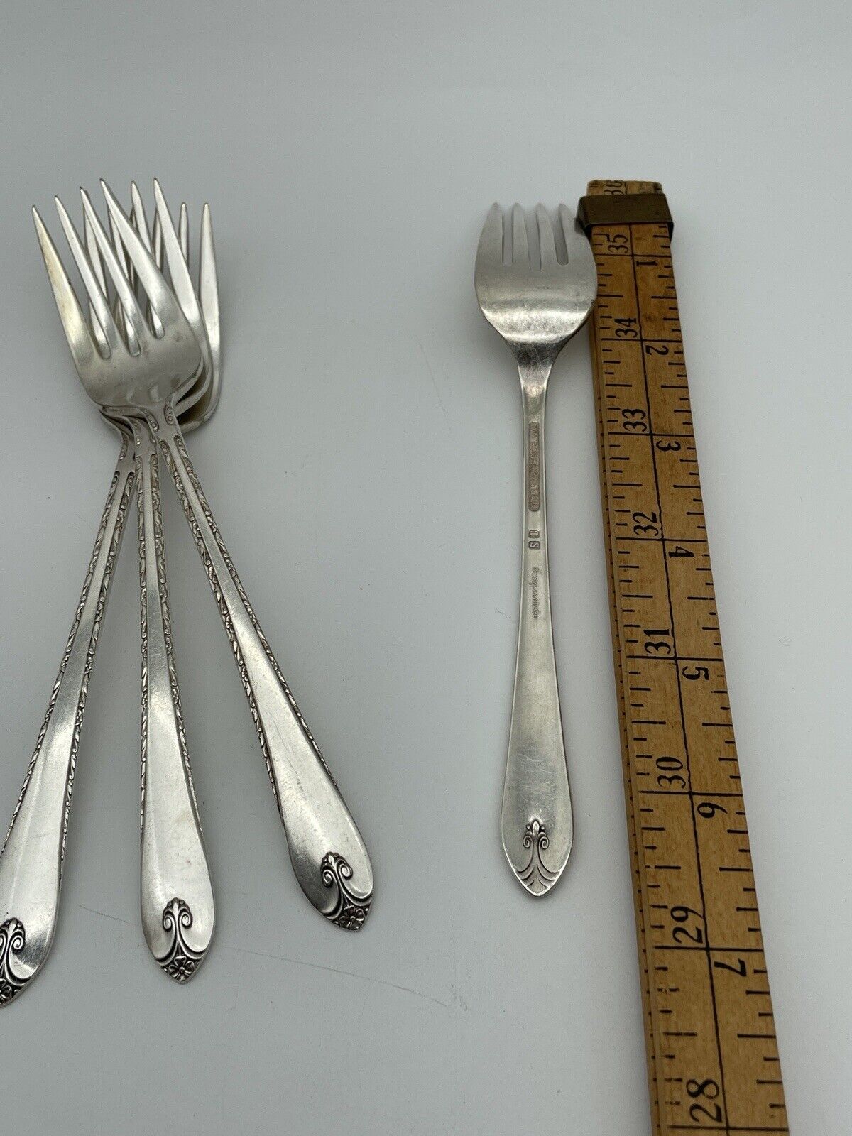 Wm Rogers & Son EXQUISITE Silverplate Flatware 6 3/4" SALAD FORKS Set of 4