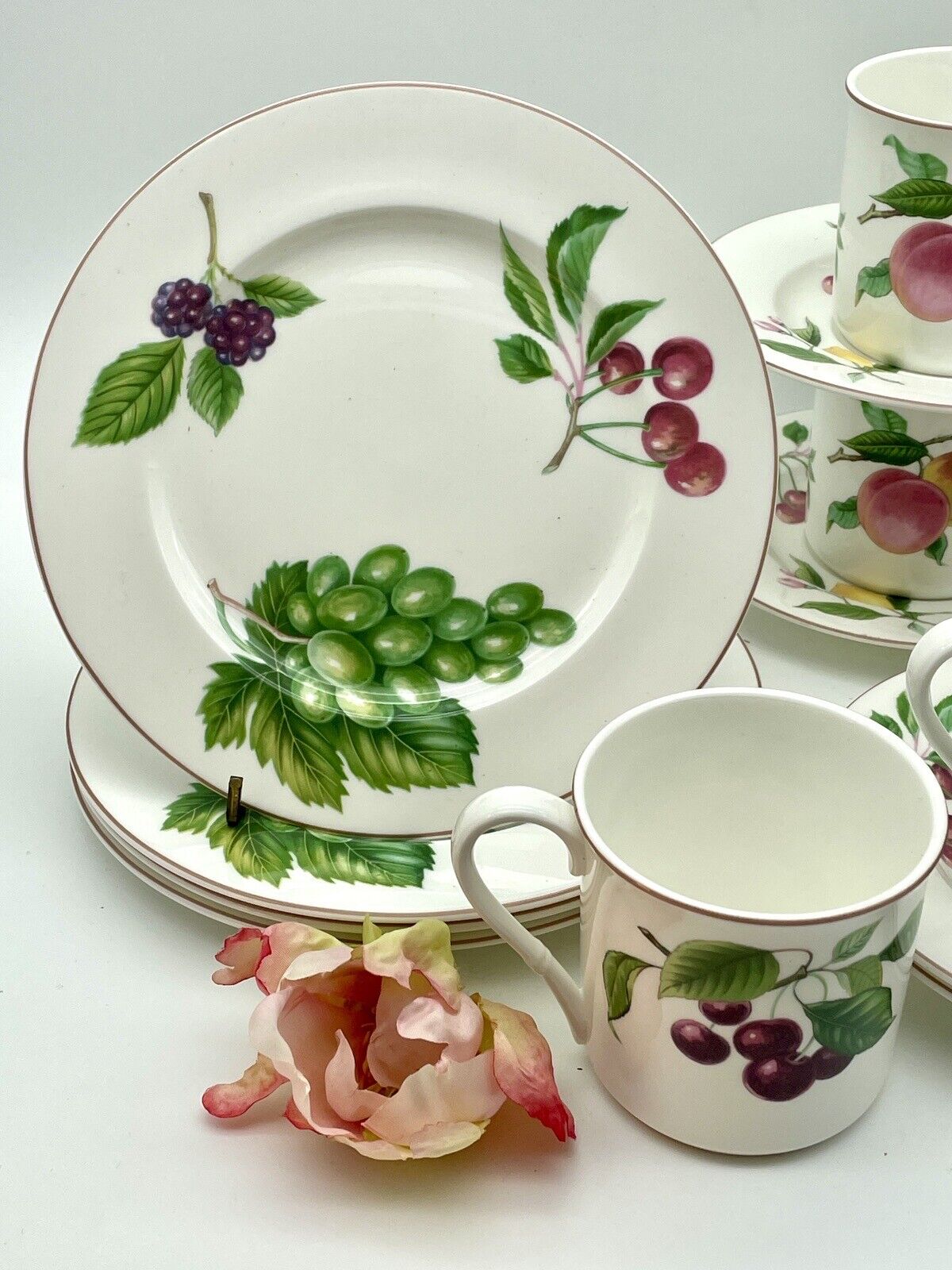 Luncheon Set Christoper Stuart Fruit Finale 12 Pcs 4Cups & Saucers 4 Salad Plate