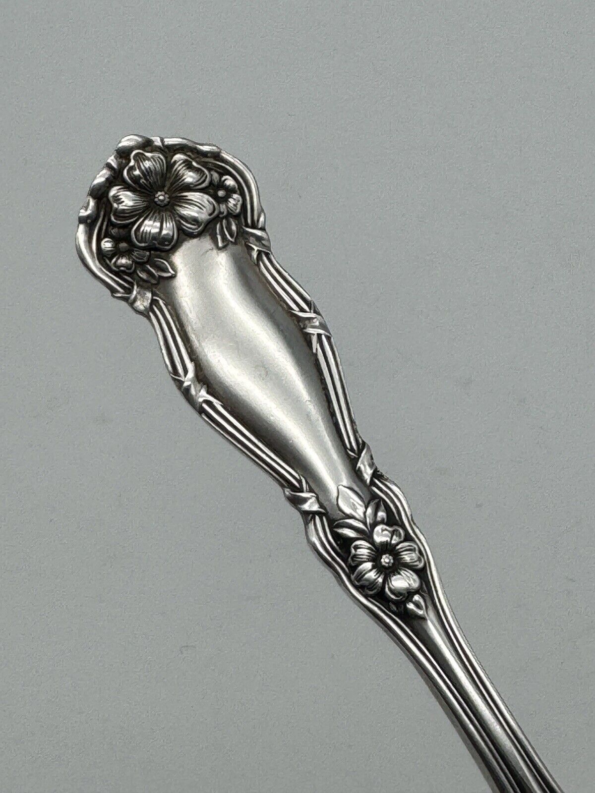 Antique Arbutus 1908 Butter Knife Twisted Handle Wm Rogers MFG & Co AA
