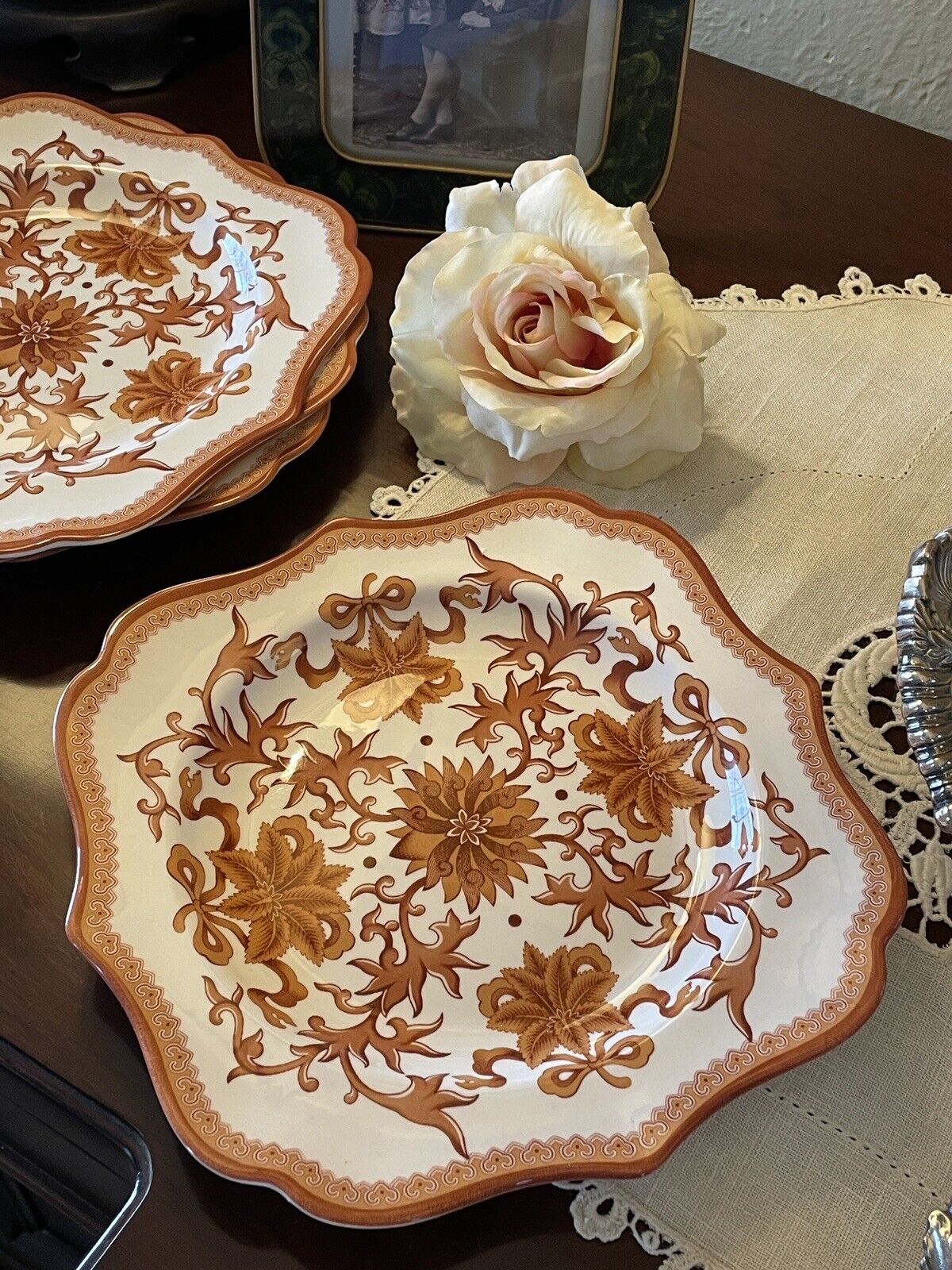 Set Of 4 Indian Red Spode Luncheon Plates Serpentine Square 9”