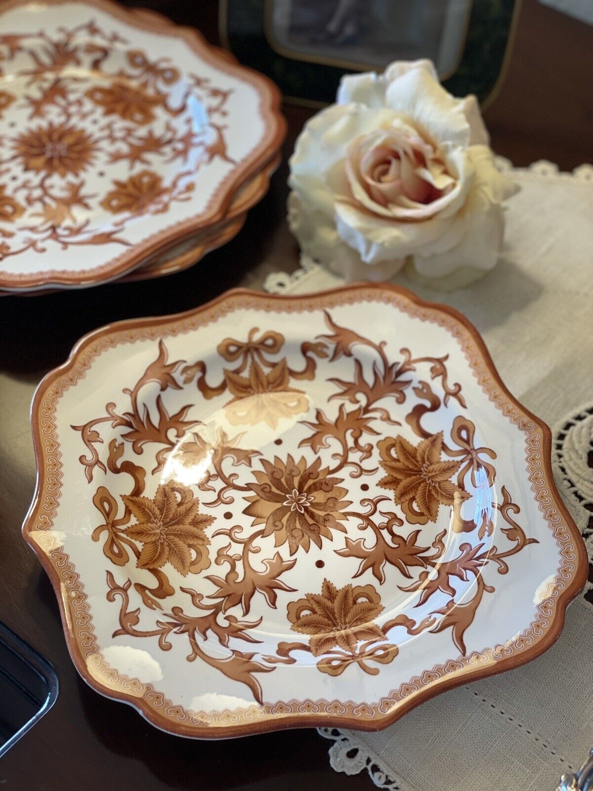 Set Of 4 Indian Red Spode Luncheon Plates Serpentine Square 9”