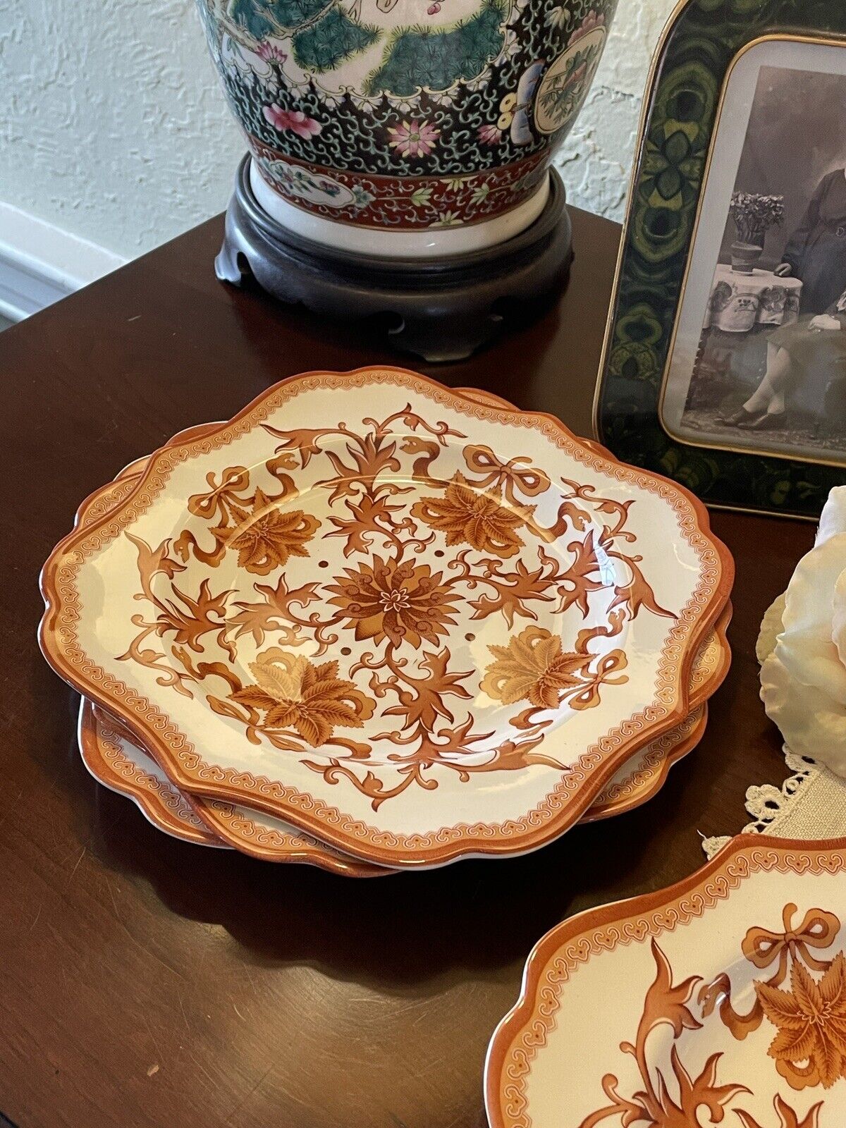 Set Of 4 Indian Red Spode Luncheon Plates Serpentine Square 9”