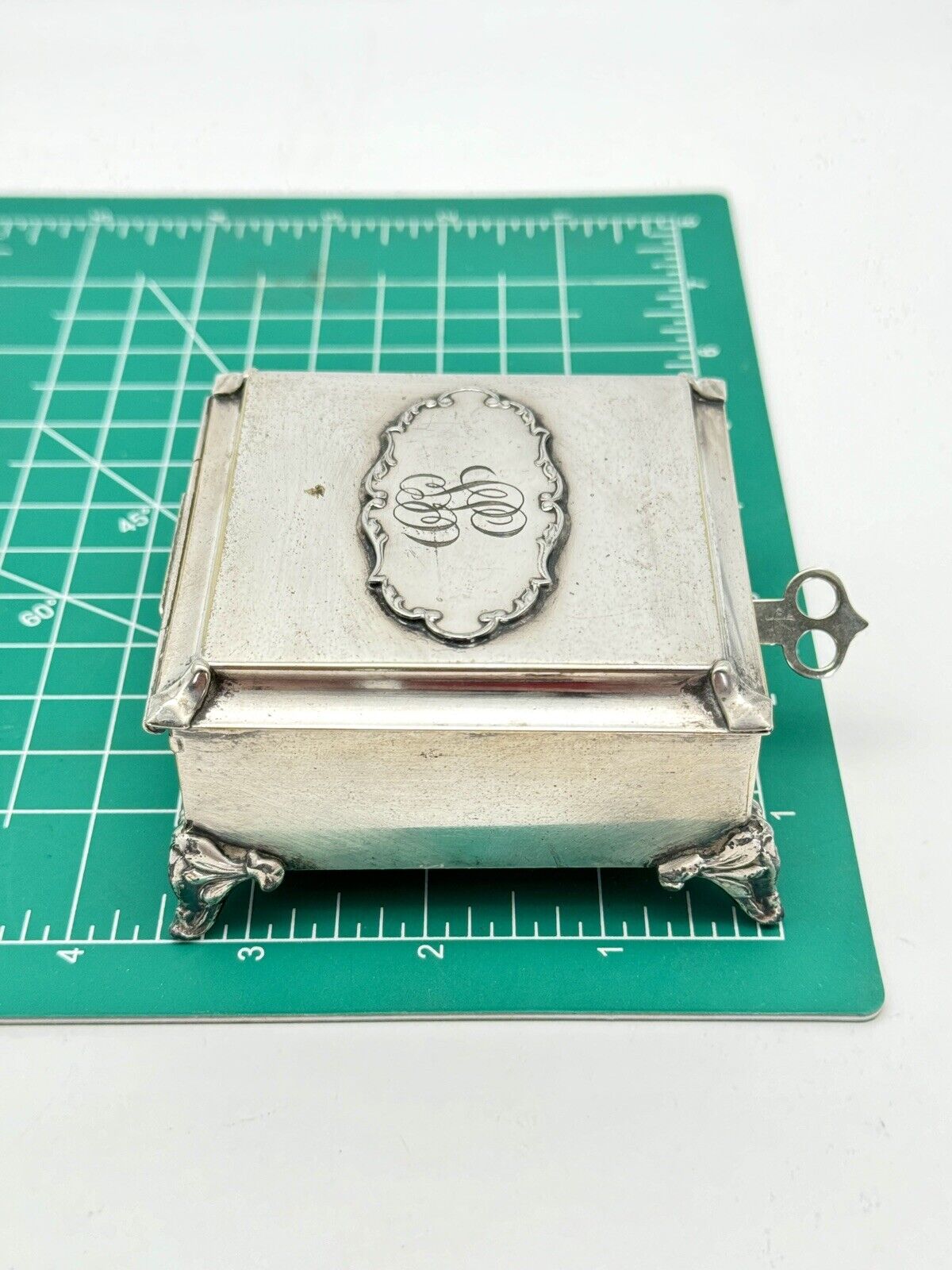 VINTAGE Silver Plate Footed Box With 2 Keys Quadruple Plate K & Co. RARE📌
