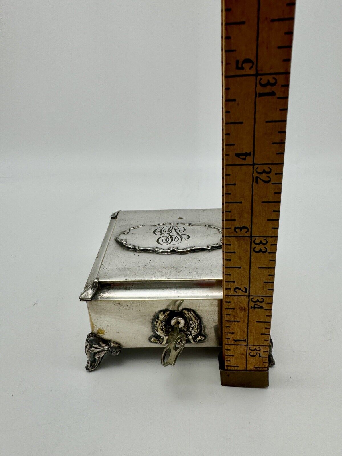 VINTAGE Silver Plate Footed Box With 2 Keys Quadruple Plate K & Co. RARE📌
