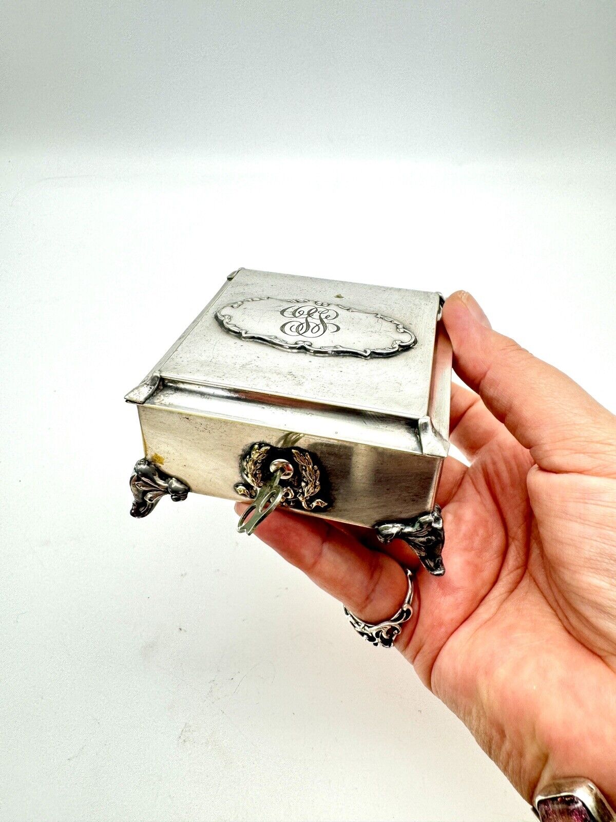 VINTAGE Silver Plate Footed Box With 2 Keys Quadruple Plate K & Co. RARE📌