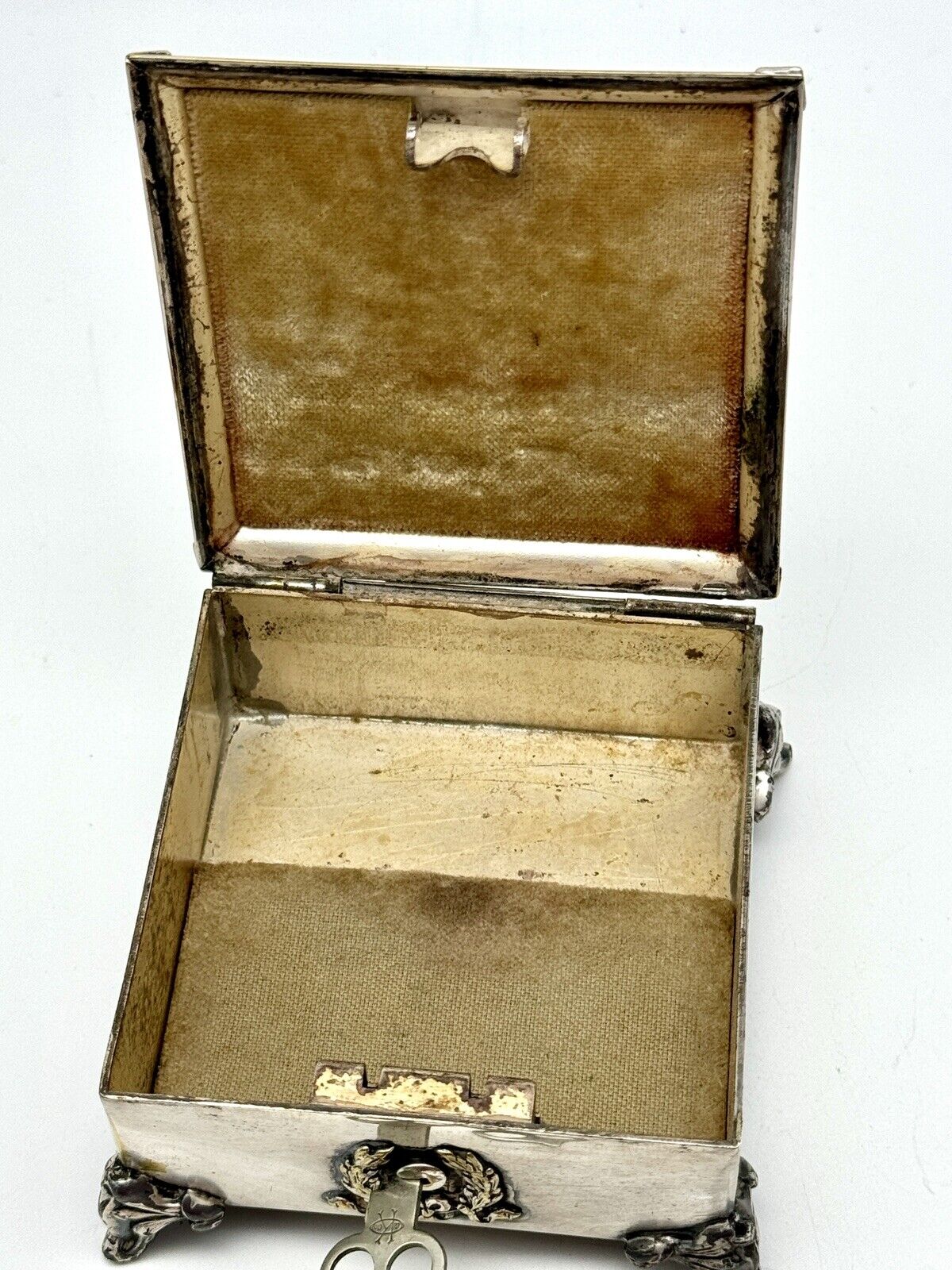VINTAGE Silver Plate Footed Box With 2 Keys Quadruple Plate K & Co. RARE📌