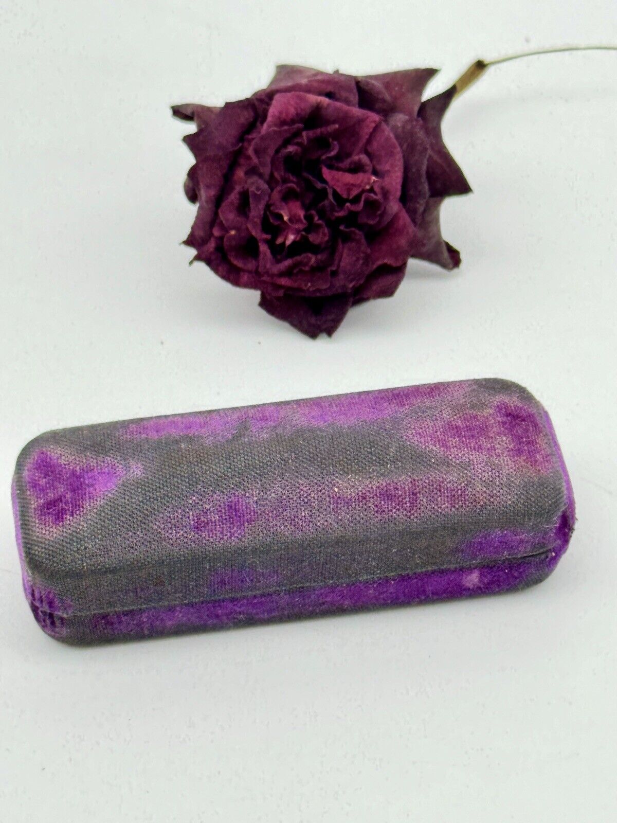 Antique Purple Velvet Jewelry Case With Gold Tone Stick Pin Arrow Design