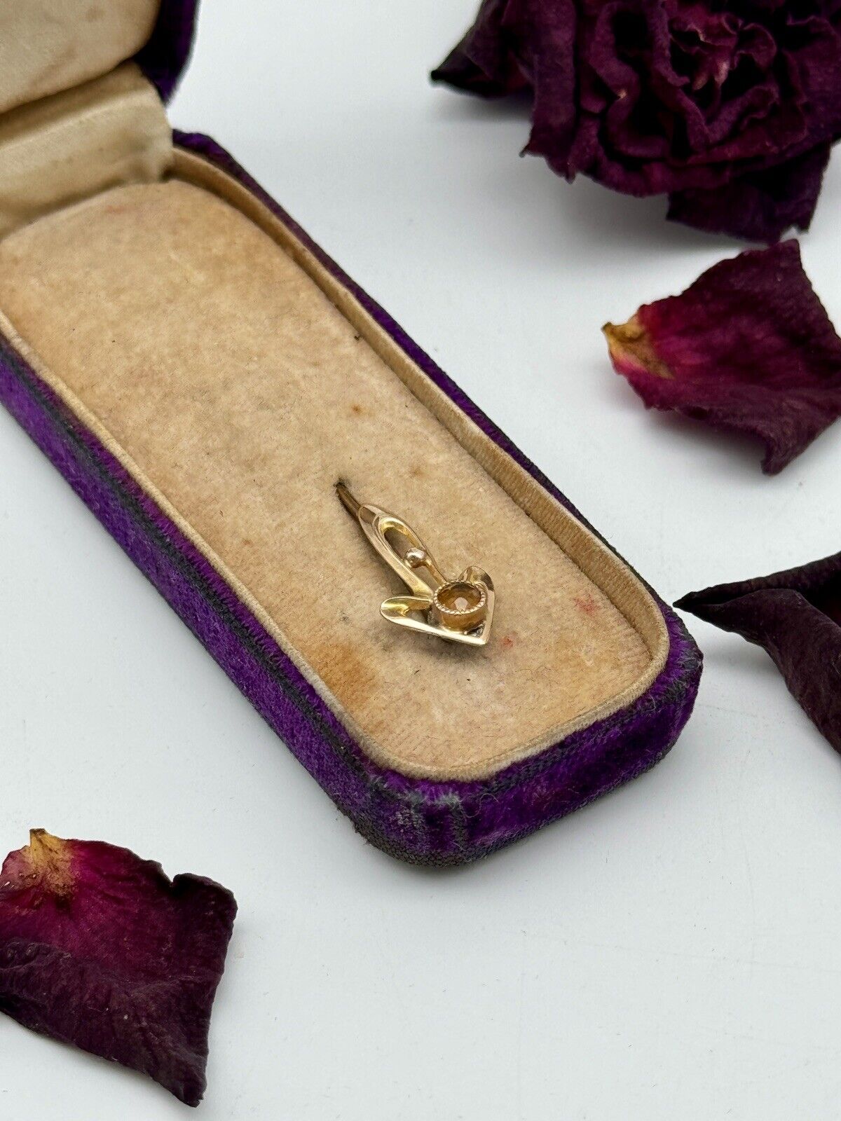 Antique Purple Velvet Jewelry Case With Gold Tone Stick Pin Arrow Design