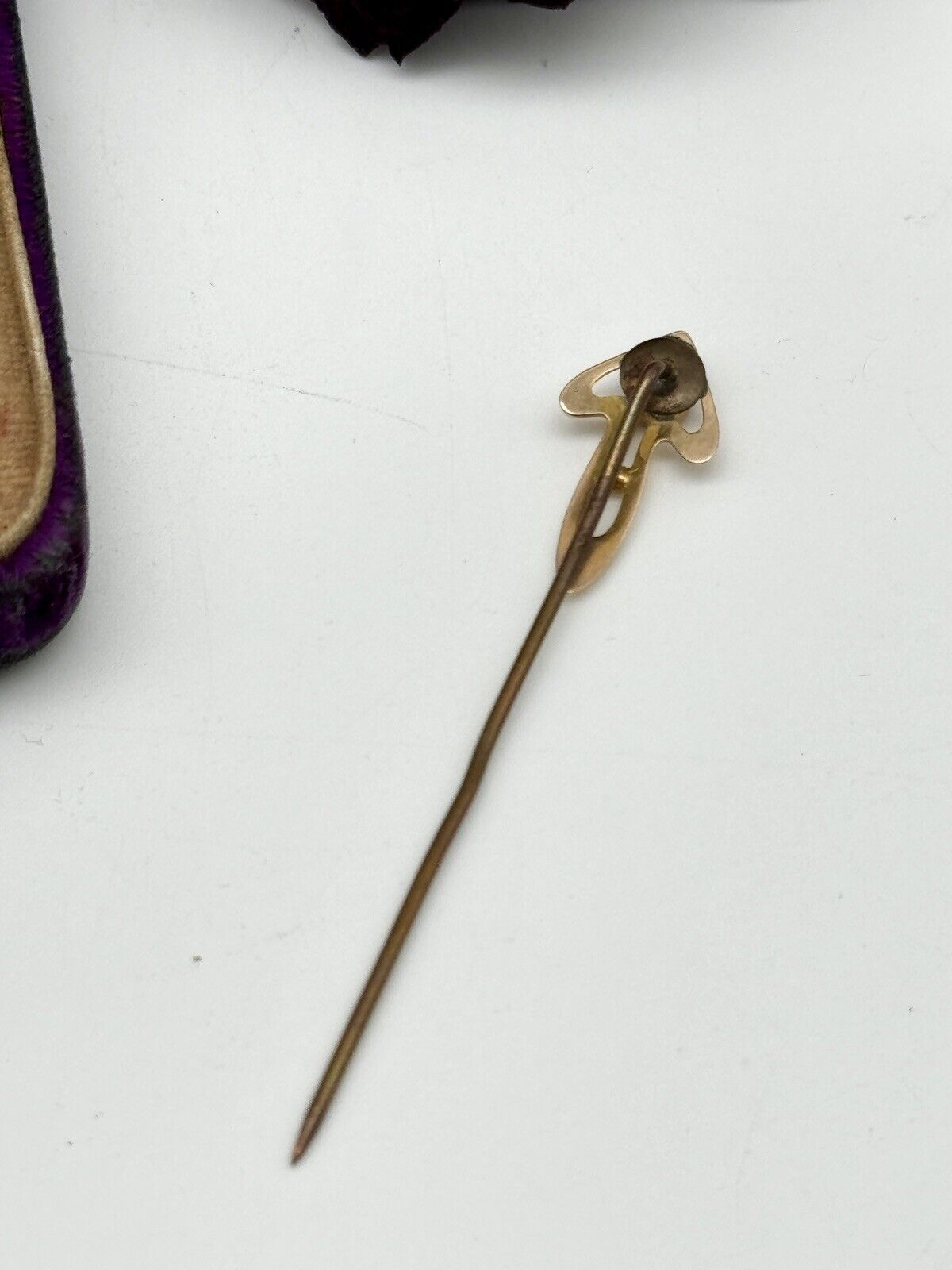 Antique Purple Velvet Jewelry Case With Gold Tone Stick Pin Arrow Design