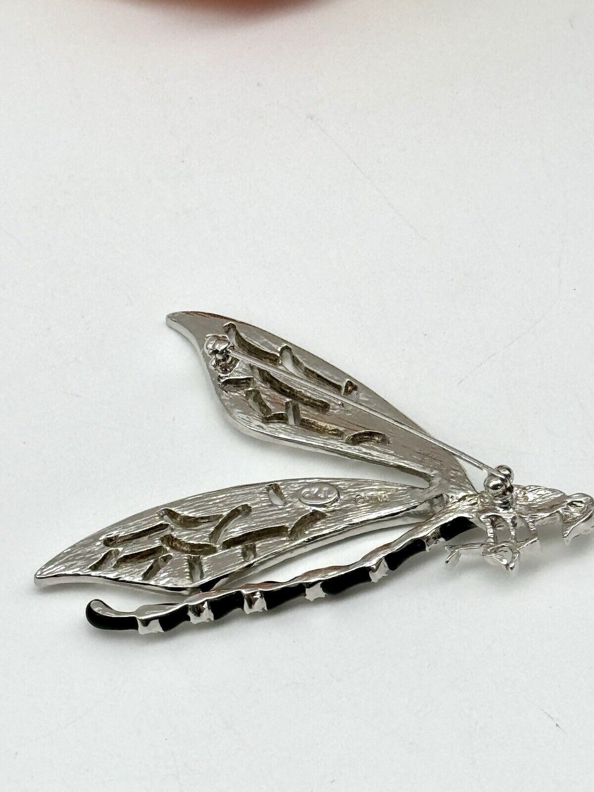 KENNETH J LANE KJL BRILLIANT CRYSTAL ENAMEL DRAGONFLY BROOCH PIN Original Case