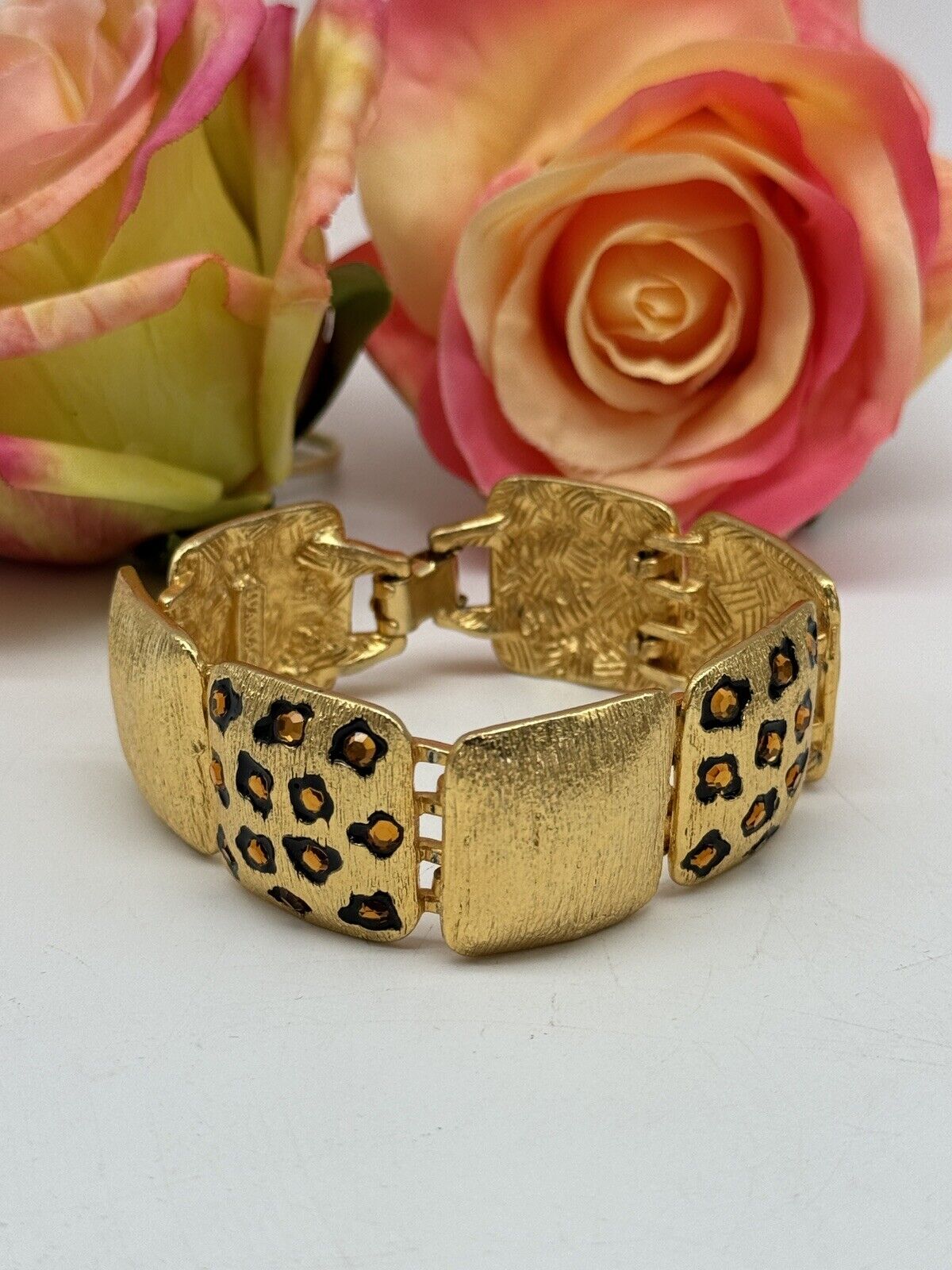 Vintage SIGNED IVANA Leopard Bracelet Gold Tones ca. 7”