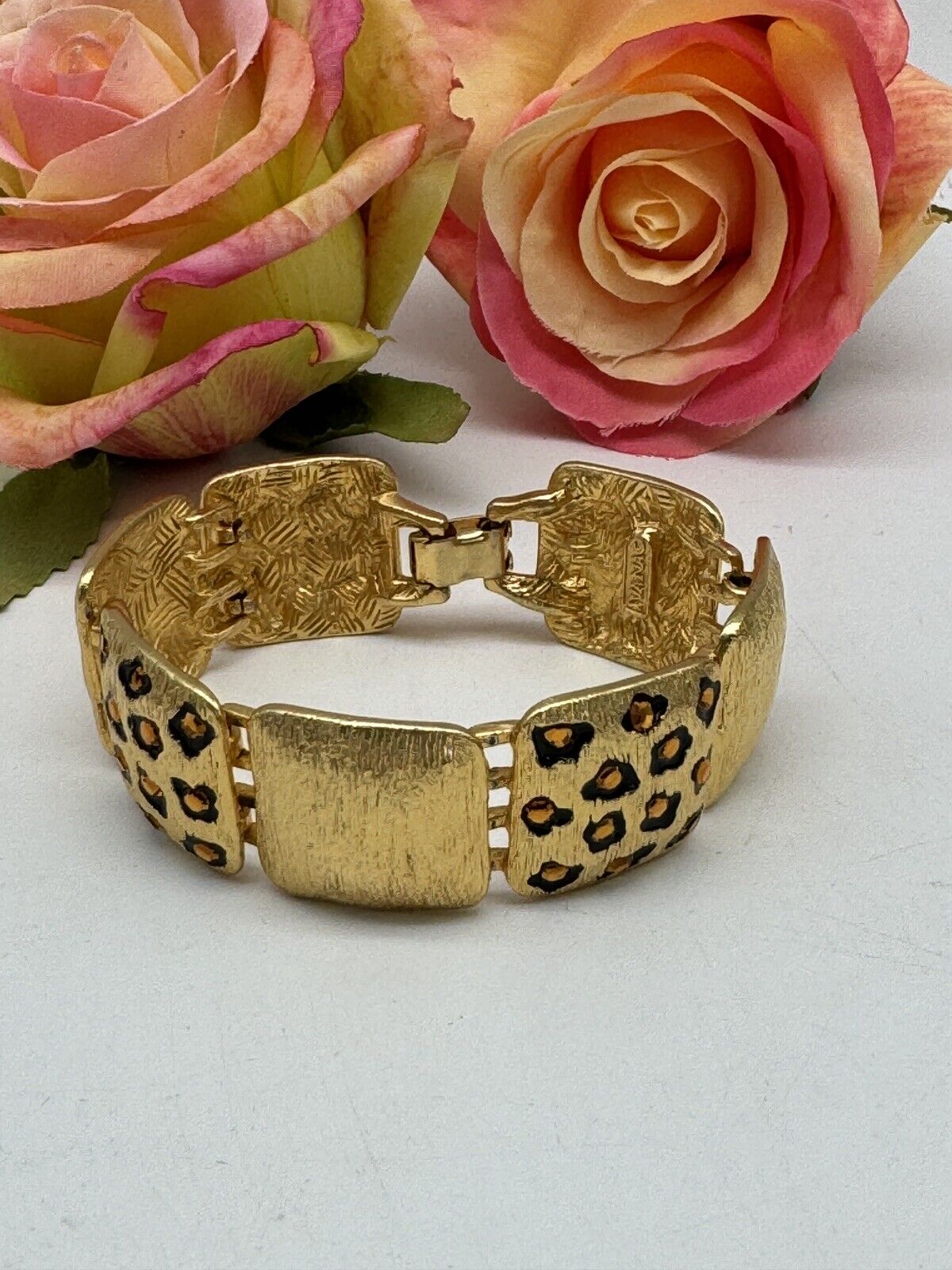Vintage SIGNED IVANA Leopard Bracelet Gold Tones ca. 7”