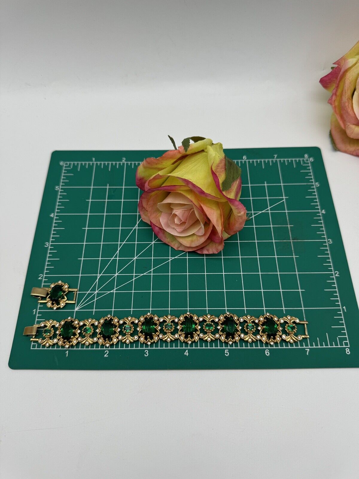 Camrose & Kross Emerald Green Rhinestone Gold Tone Bracelet In Case Estate Find