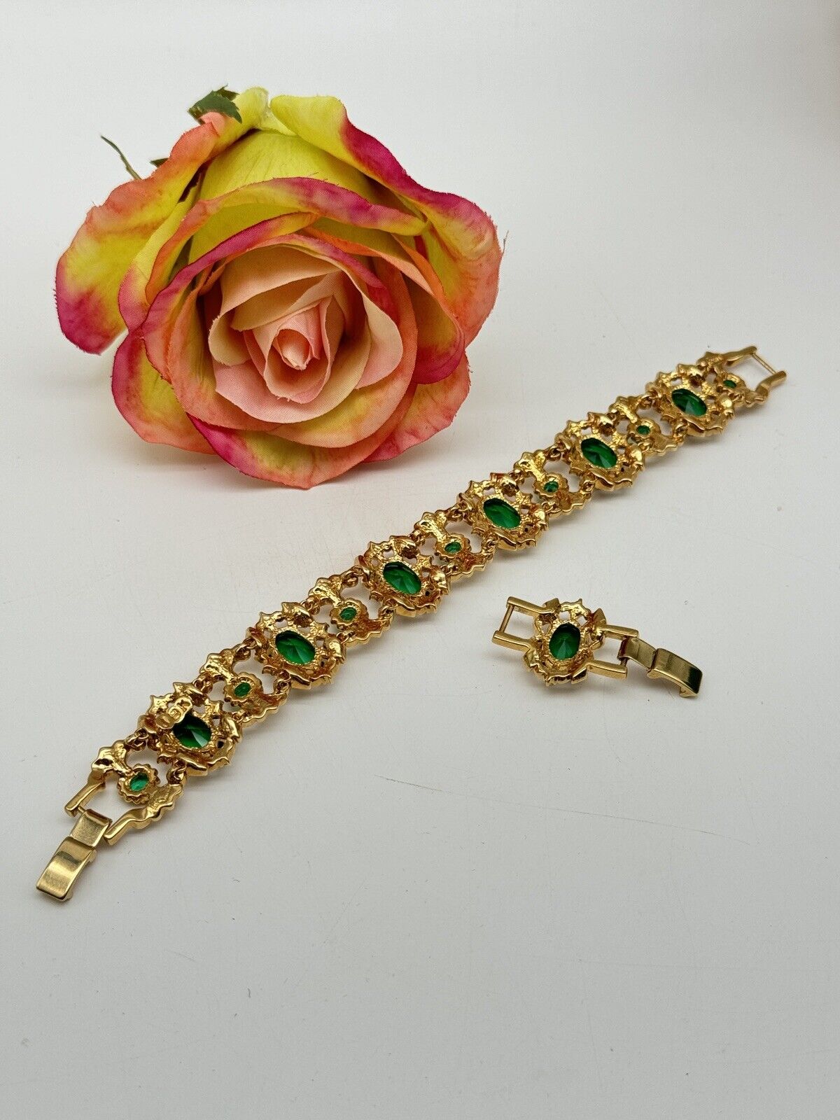 Camrose & Kross Emerald Green Rhinestone Gold Tone Bracelet In Case Estate Find