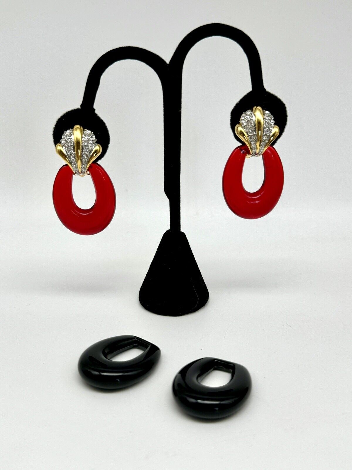JOAN RIVERS Door Knocker Earrings 2 Colors Red & Black Set