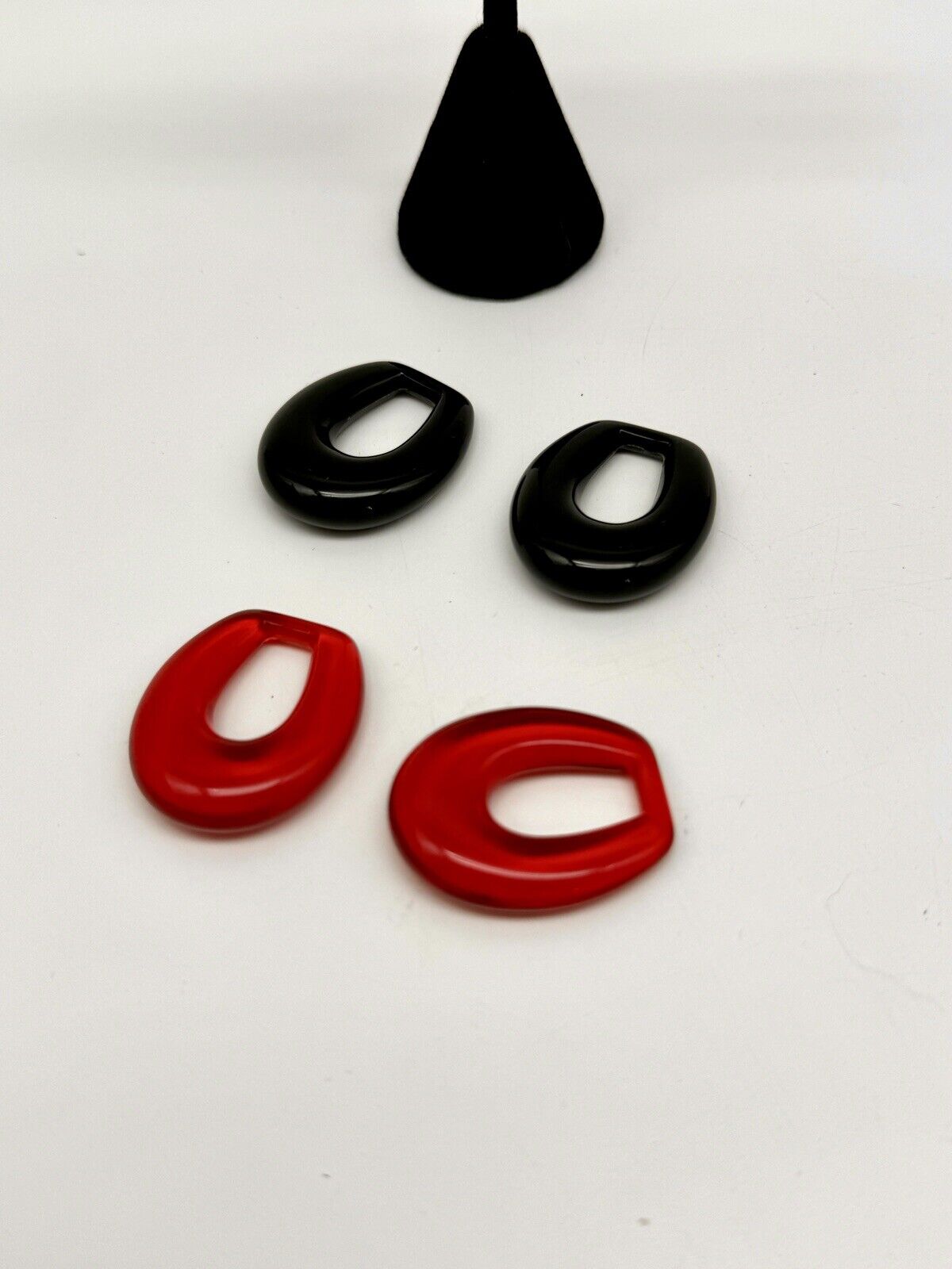 JOAN RIVERS Door Knocker Earrings 2 Colors Red & Black Set
