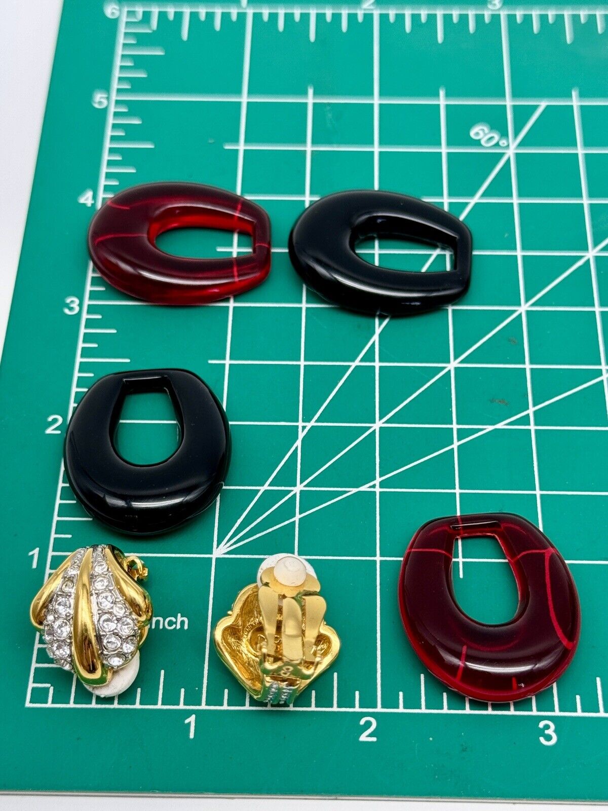 JOAN RIVERS Door Knocker Earrings 2 Colors Red & Black Set