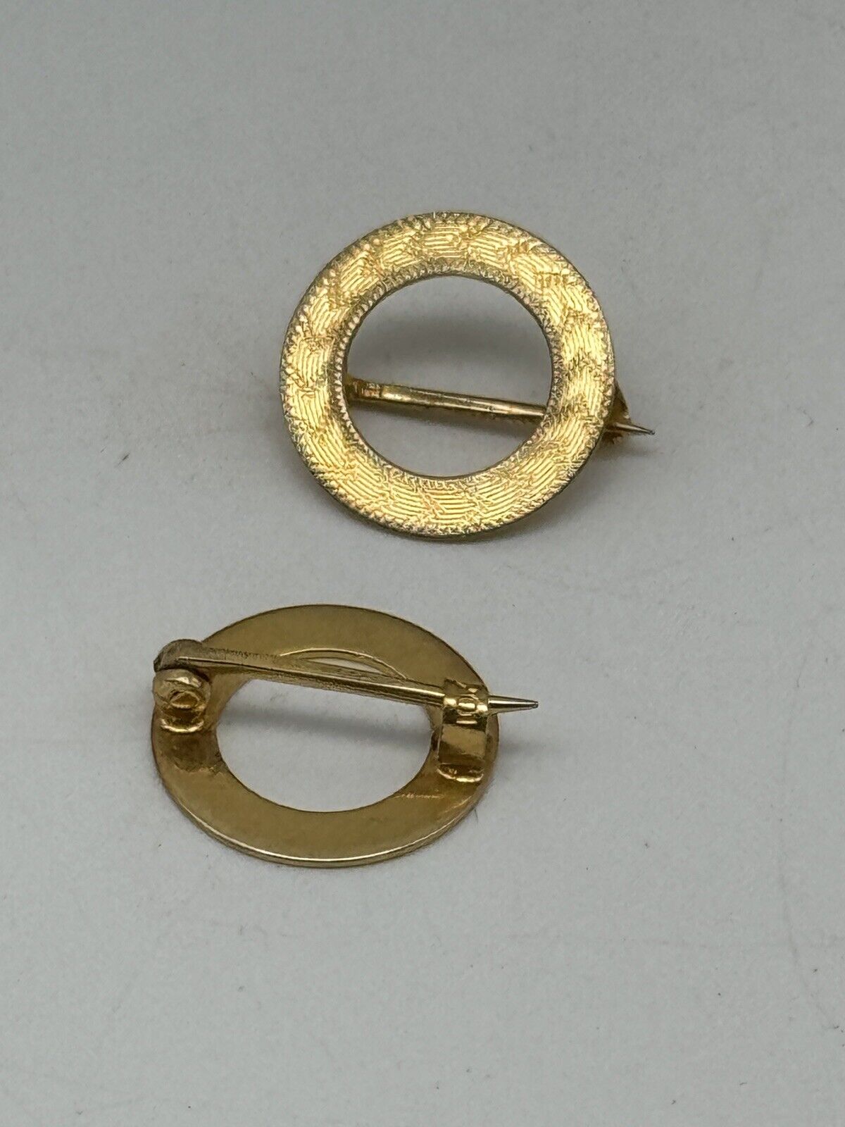 VINTAGE 10kt Gold Shirt Collar Pins Circle RARE