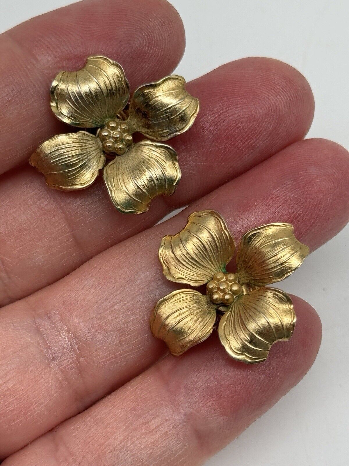 Vintage Goldtone Dogwood Clip-on Earrings SIGNED GIOVANNI