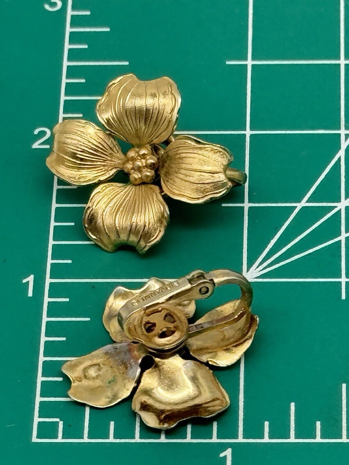Vintage Goldtone Dogwood Clip-on Earrings SIGNED GIOVANNI