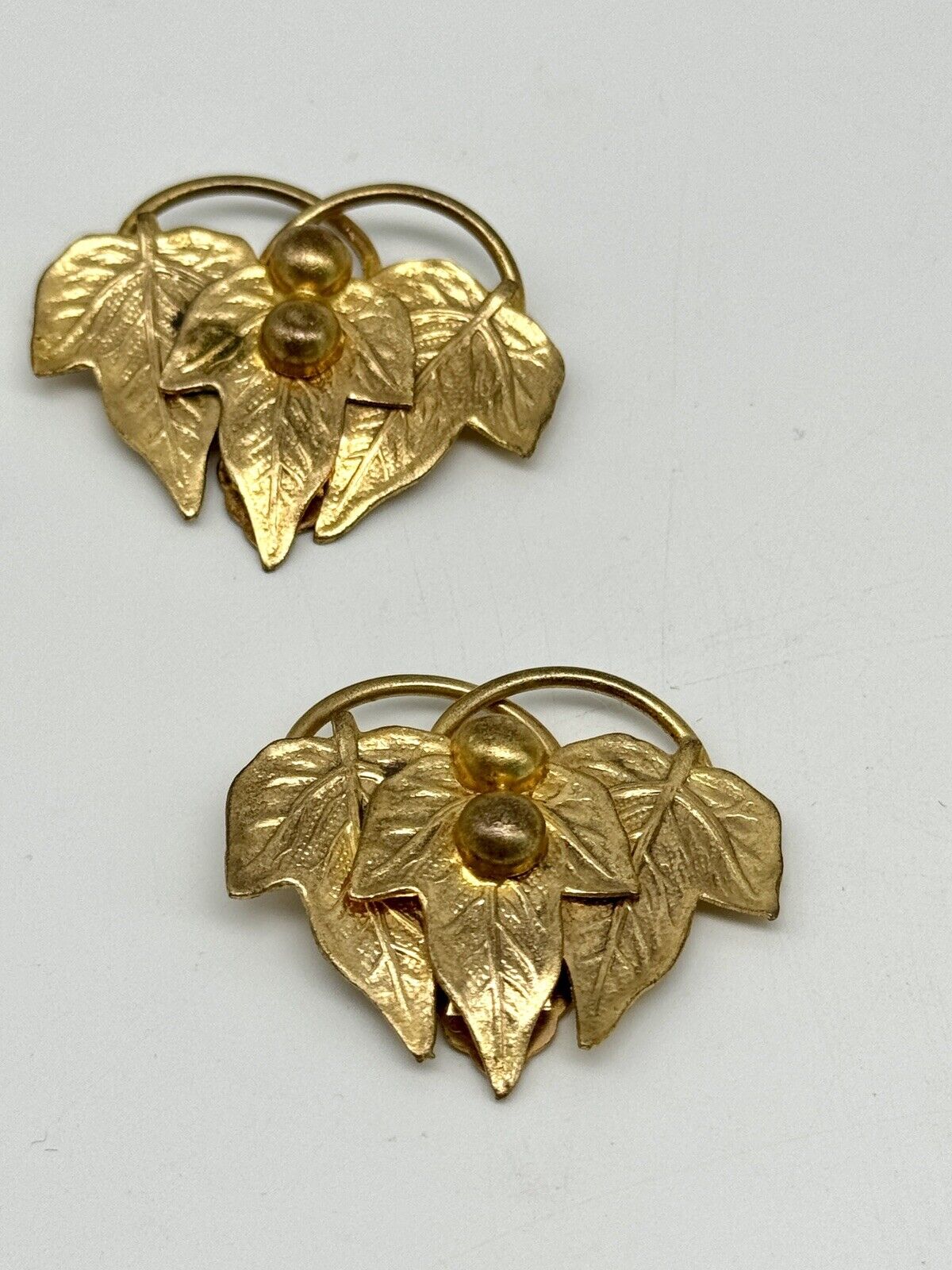 Vintage Pair Of Dress Clips Goldtone Leaf Design ESTATE QUALITY
