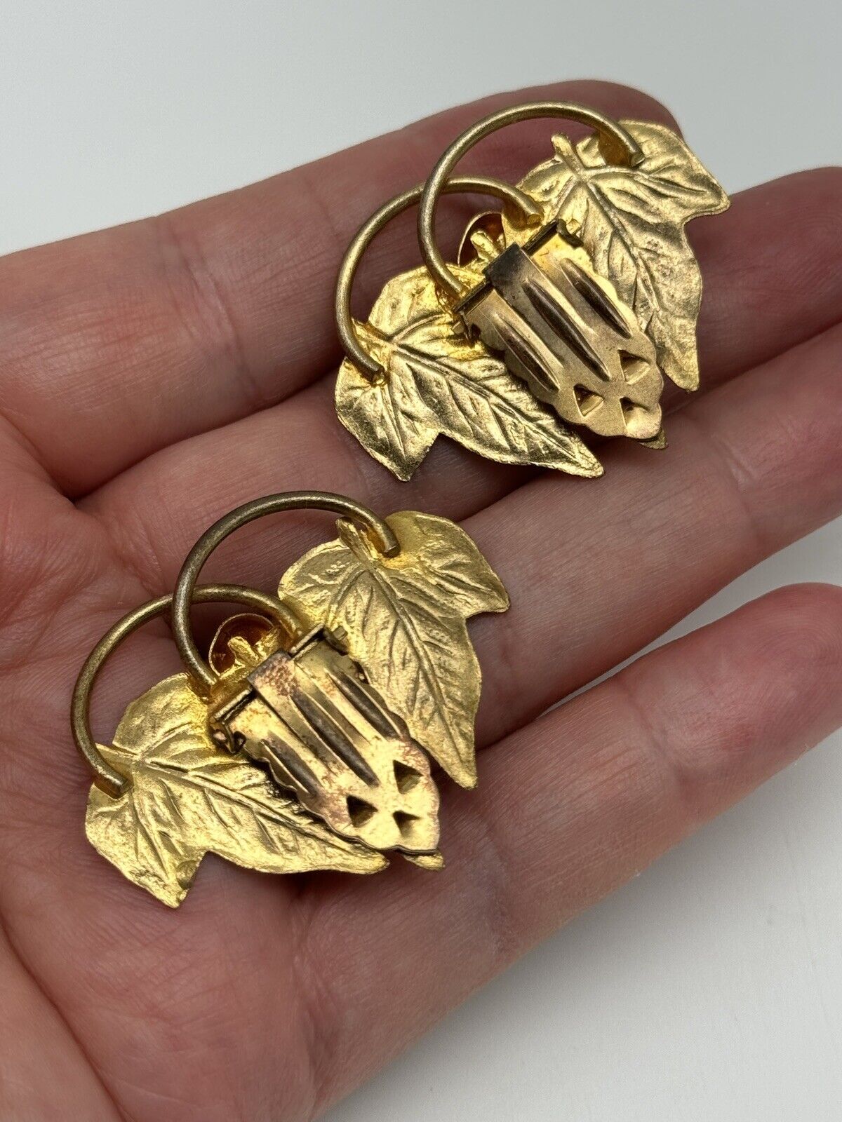 Vintage Pair Of Dress Clips Goldtone Leaf Design ESTATE QUALITY
