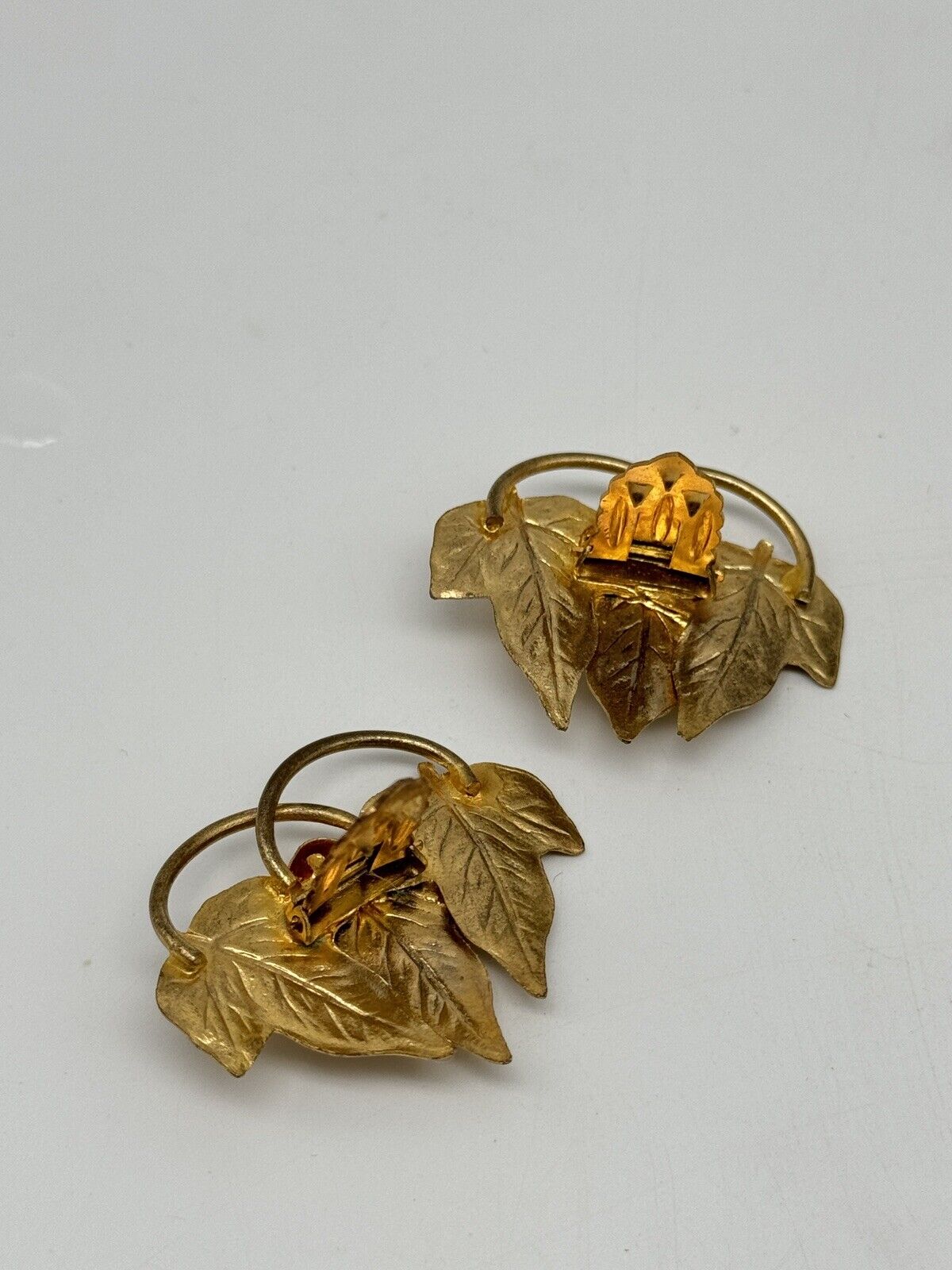Vintage Pair Of Dress Clips Goldtone Leaf Design ESTATE QUALITY