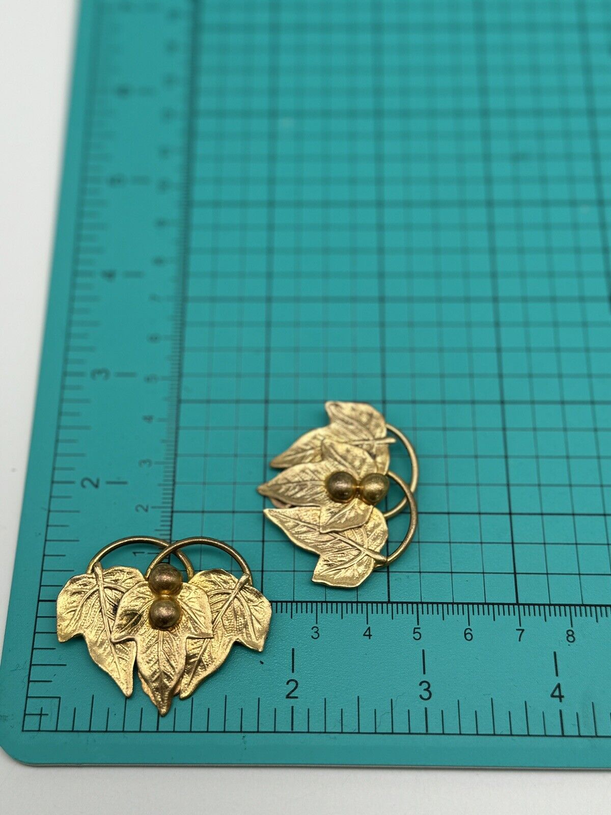 Vintage Pair Of Dress Clips Goldtone Leaf Design ESTATE QUALITY