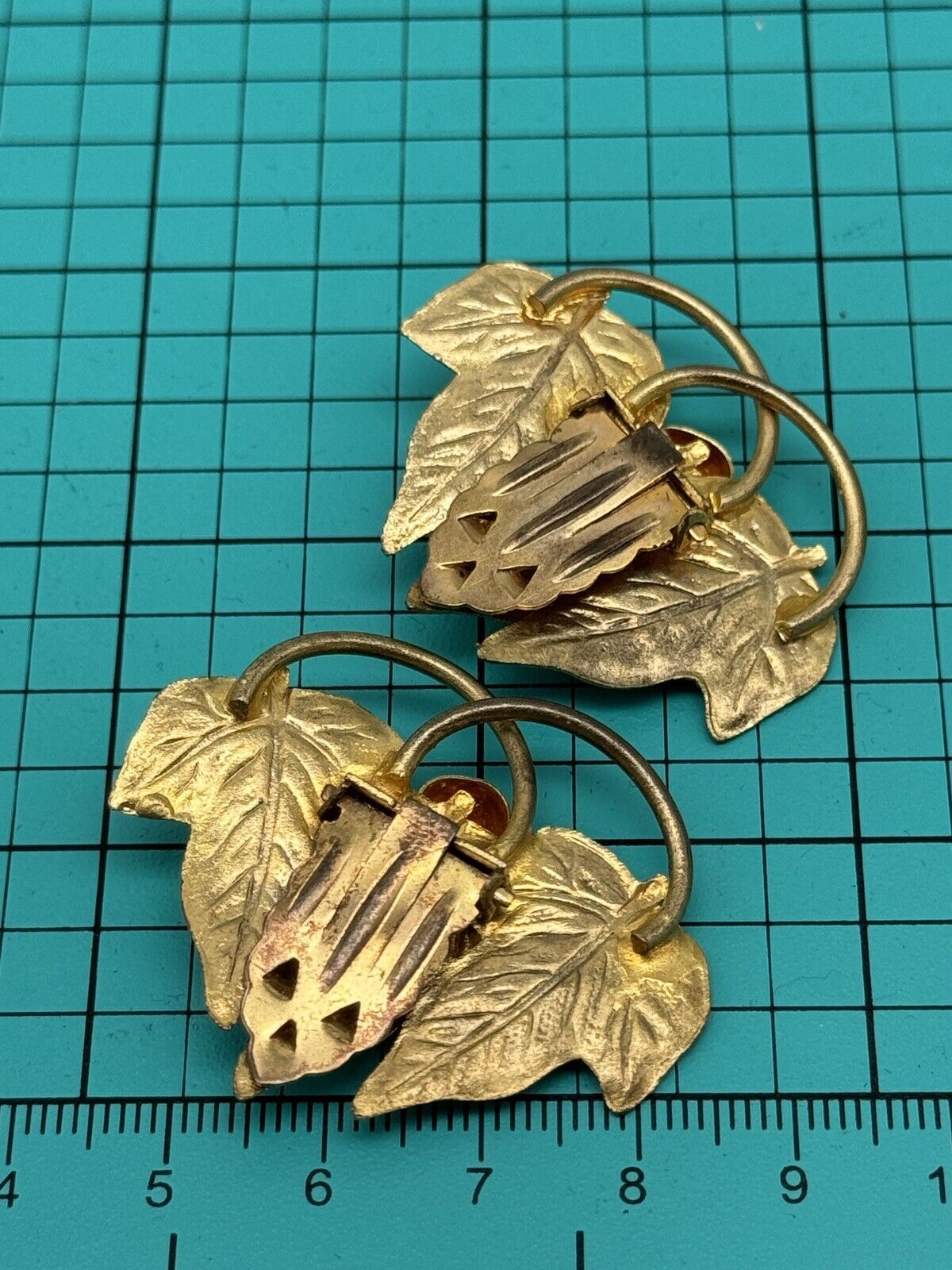 Vintage Pair Of Dress Clips Goldtone Leaf Design ESTATE QUALITY