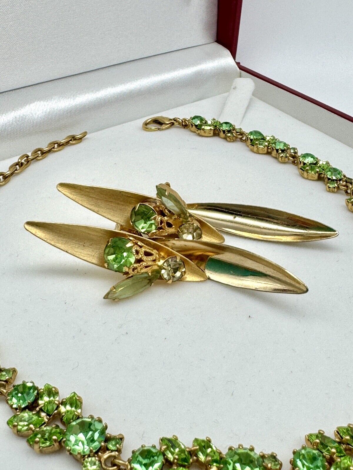 VINTAGE Grass Green Rhinestone Necklace With Earrings Goldtone ESTATE FIND