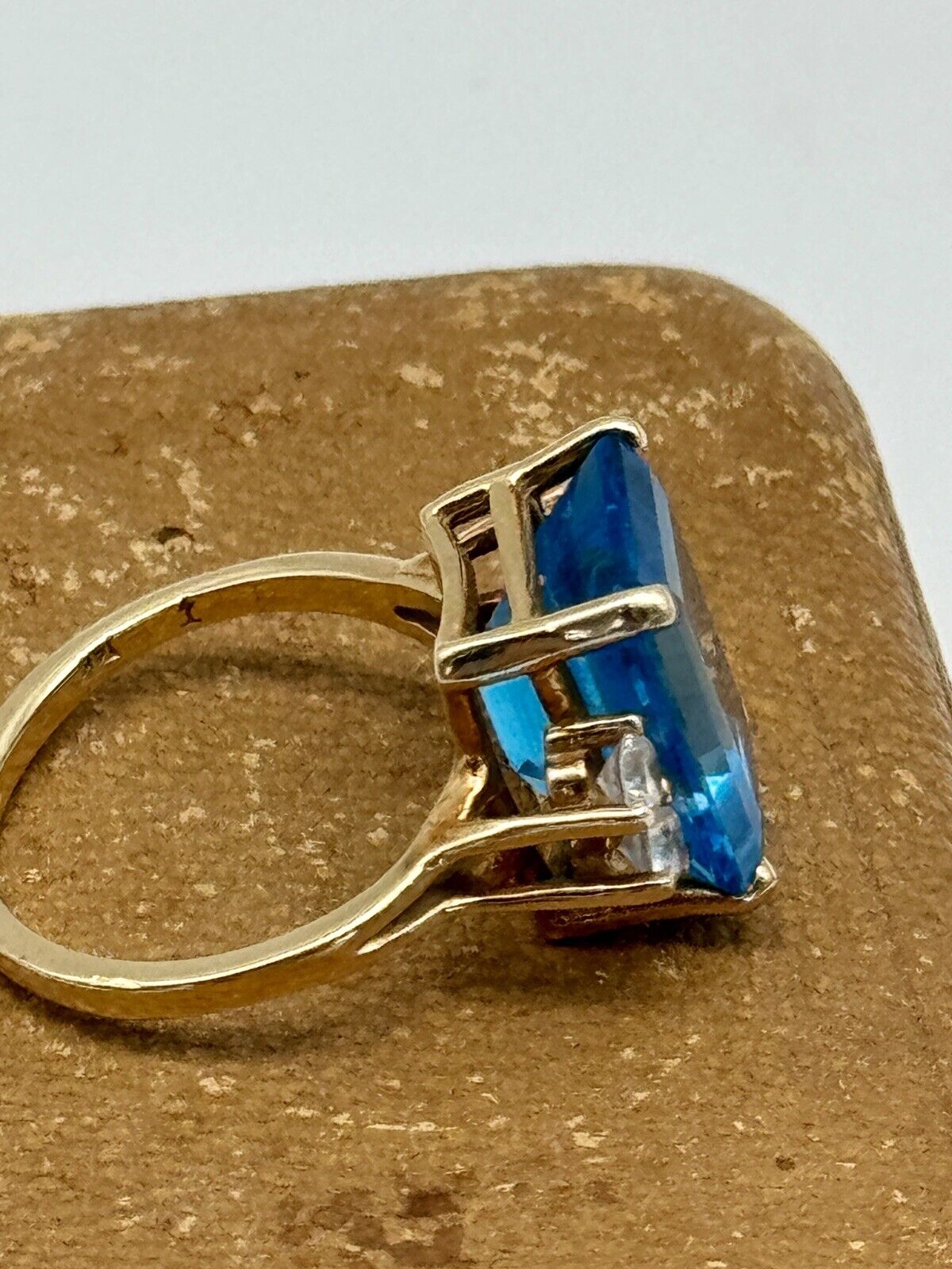 Vintage 14kt Gold Swiss Topaz Cocktail Ring Size 6.5 ESTATE FIND