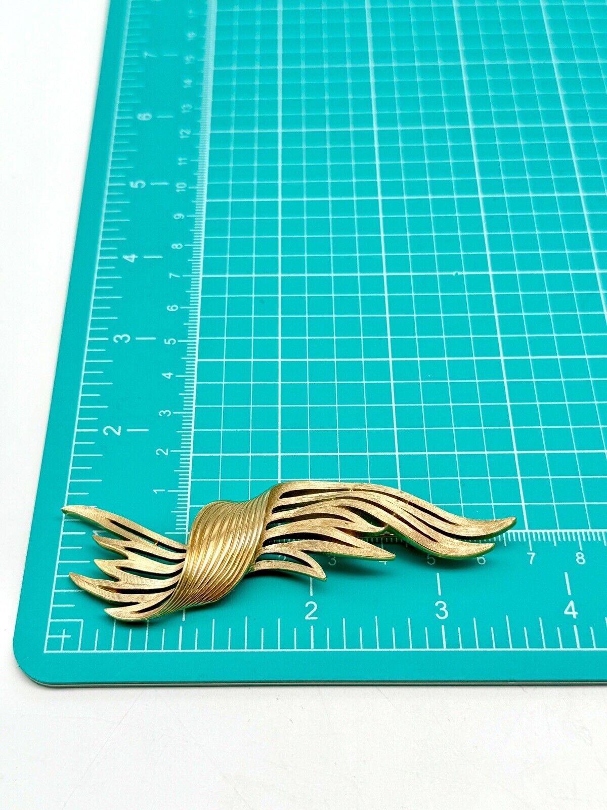 Vintage CROWN TRIFARI Statement Brooch Goldtone 3.5”l