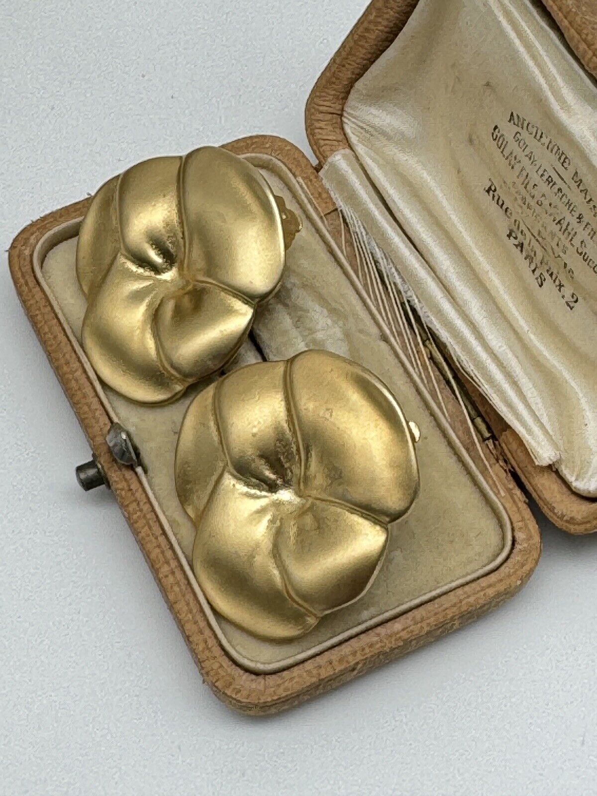 Vintage Pair Pansy Earrings Goldtone Clip-on SIGNED DEO