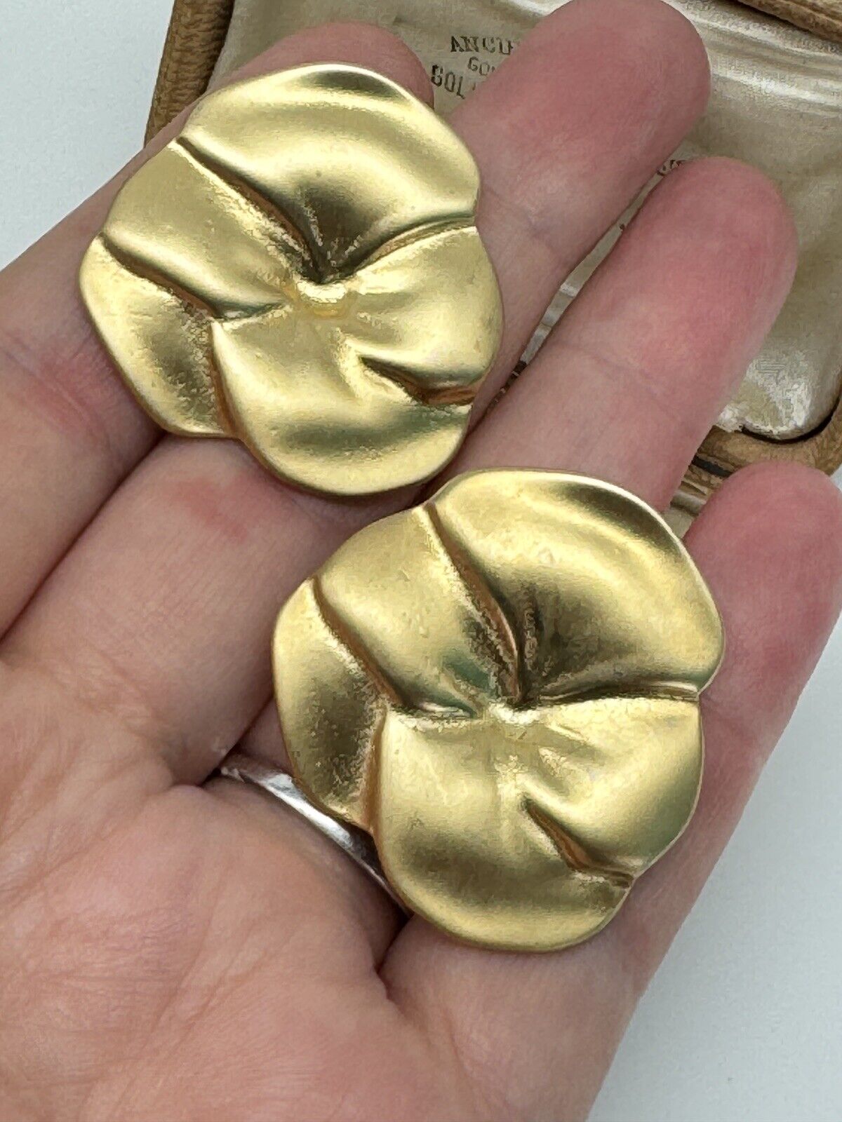 Vintage Pair Pansy Earrings Goldtone Clip-on SIGNED DEO